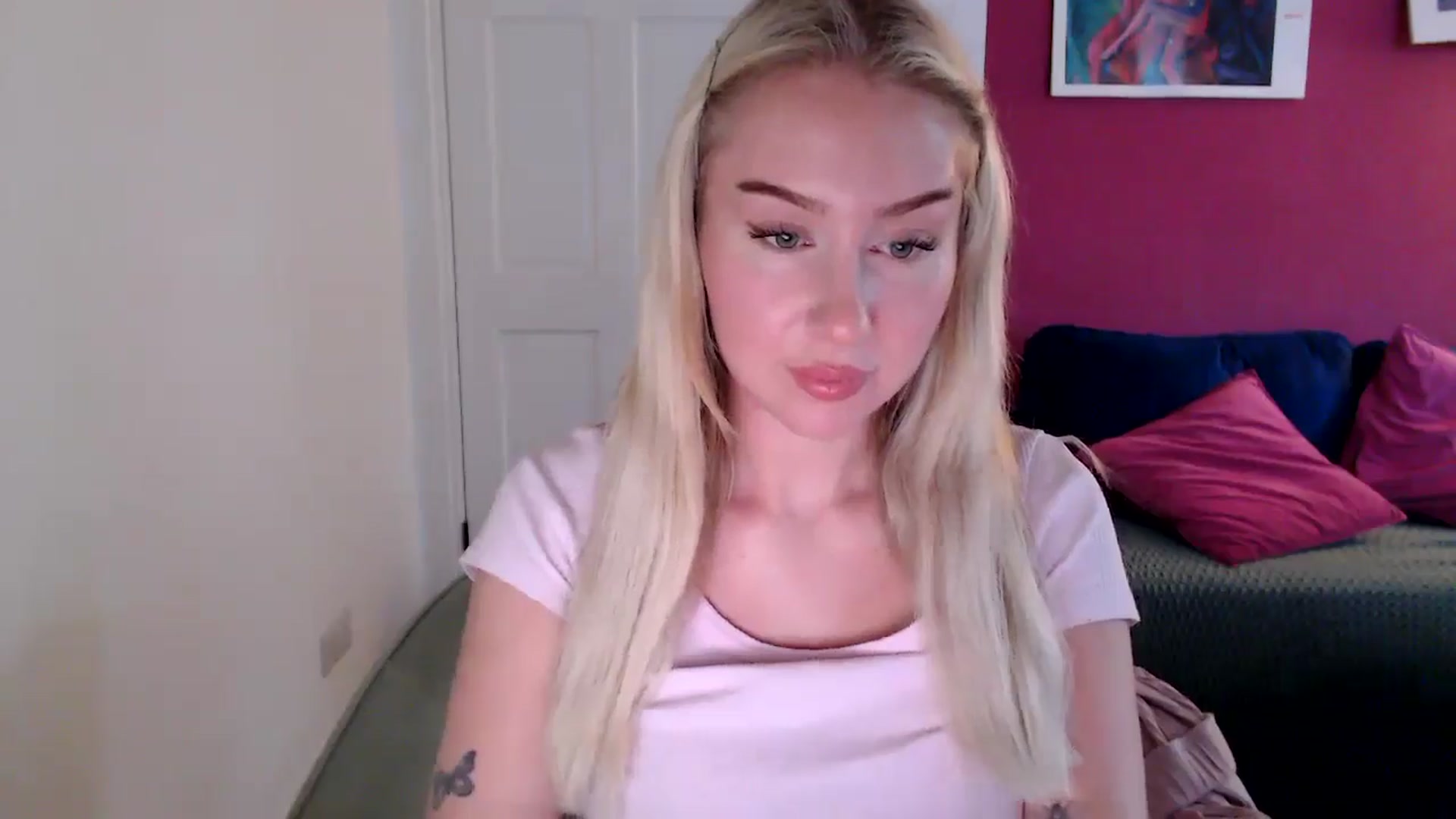 Gallery image thumbnail from PetiteAvax's myfreecams stream on, 10/22/2024, 16:37 image 3 of 20