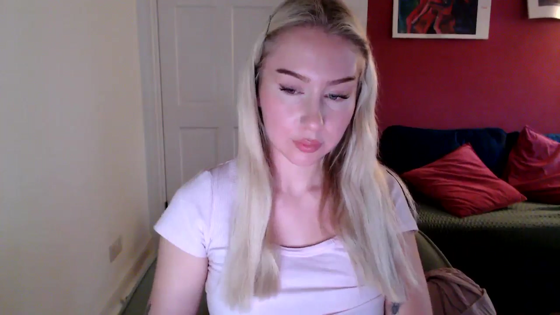 Gallery image thumbnail from PetiteAvax's myfreecams stream on, 10/22/2024, 16:37 image 16 of 20