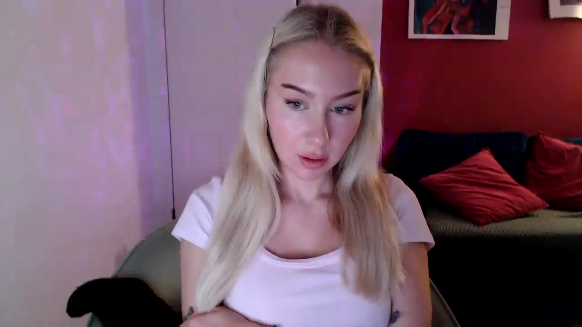 Gallery image thumbnail from PetiteAvax's myfreecams stream on, 10/22/2024, 17:12 image 13 of 20