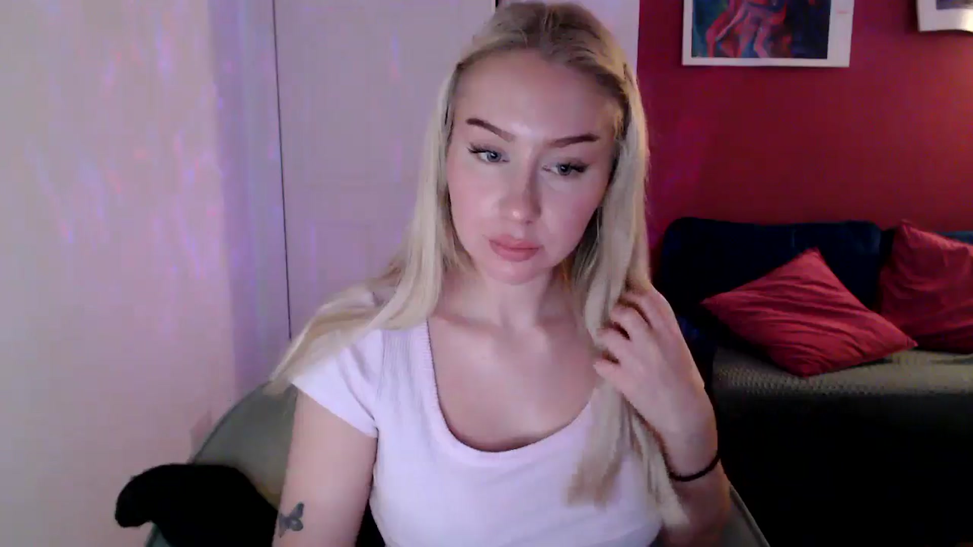 Gallery image thumbnail from PetiteAvax's myfreecams stream on, 10/22/2024, 17:12 image 10 of 20