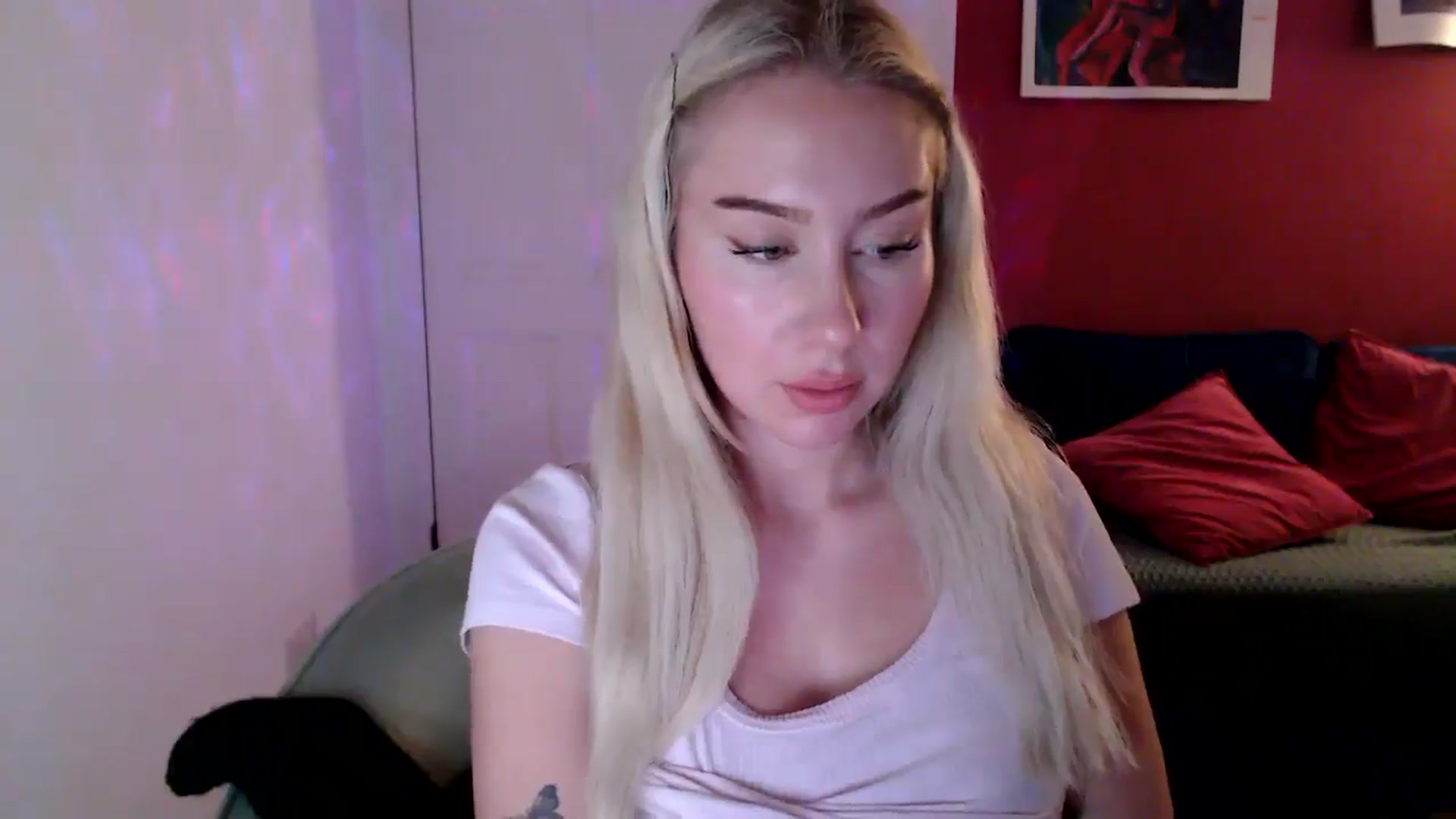 Gallery image thumbnail from PetiteAvax's myfreecams stream on, 10/22/2024, 17:12 image 16 of 20
