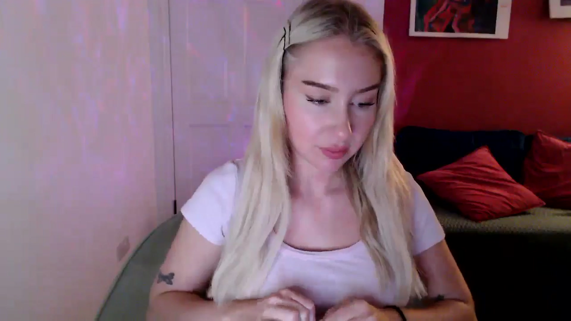 Gallery image thumbnail from PetiteAvax's myfreecams stream on, 10/22/2024, 18:14 image 11 of 20