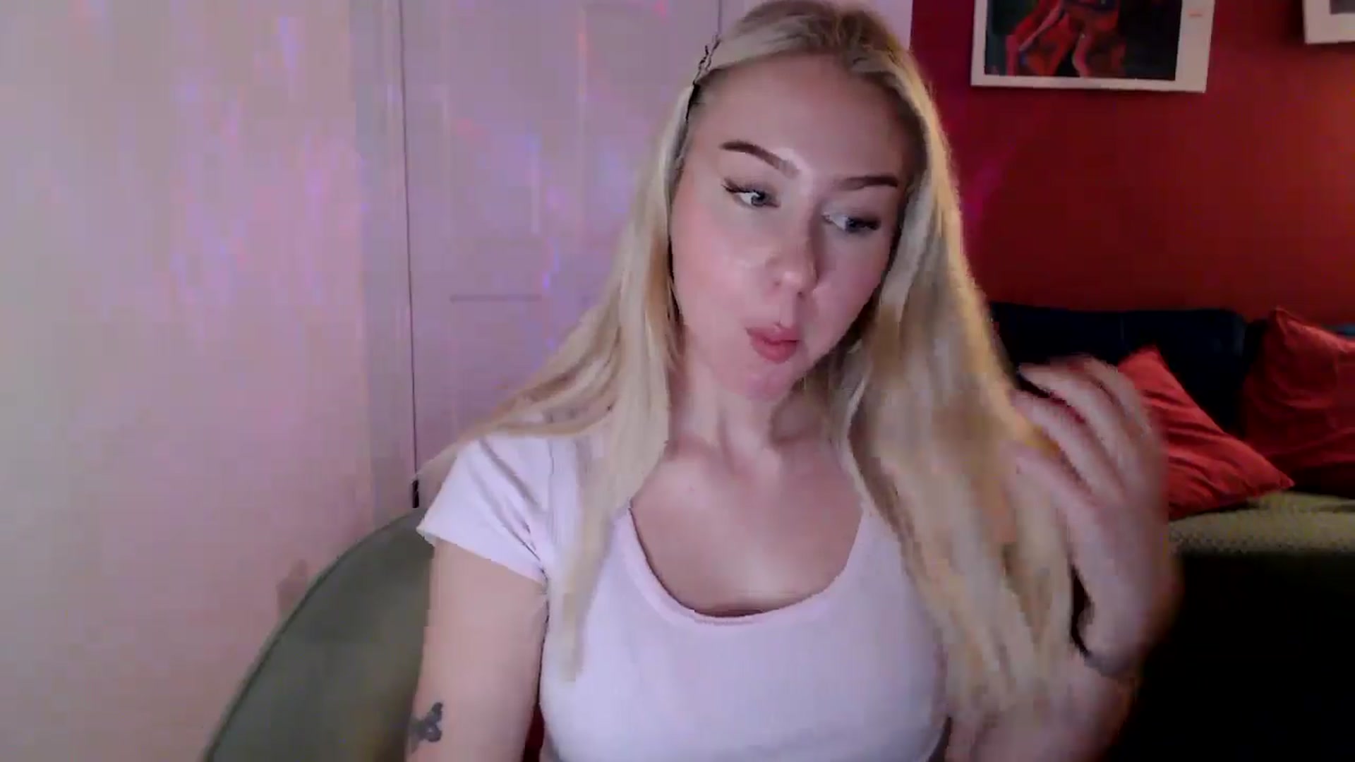 Gallery image thumbnail from PetiteAvax's myfreecams stream on, 10/22/2024, 18:14 image 13 of 20