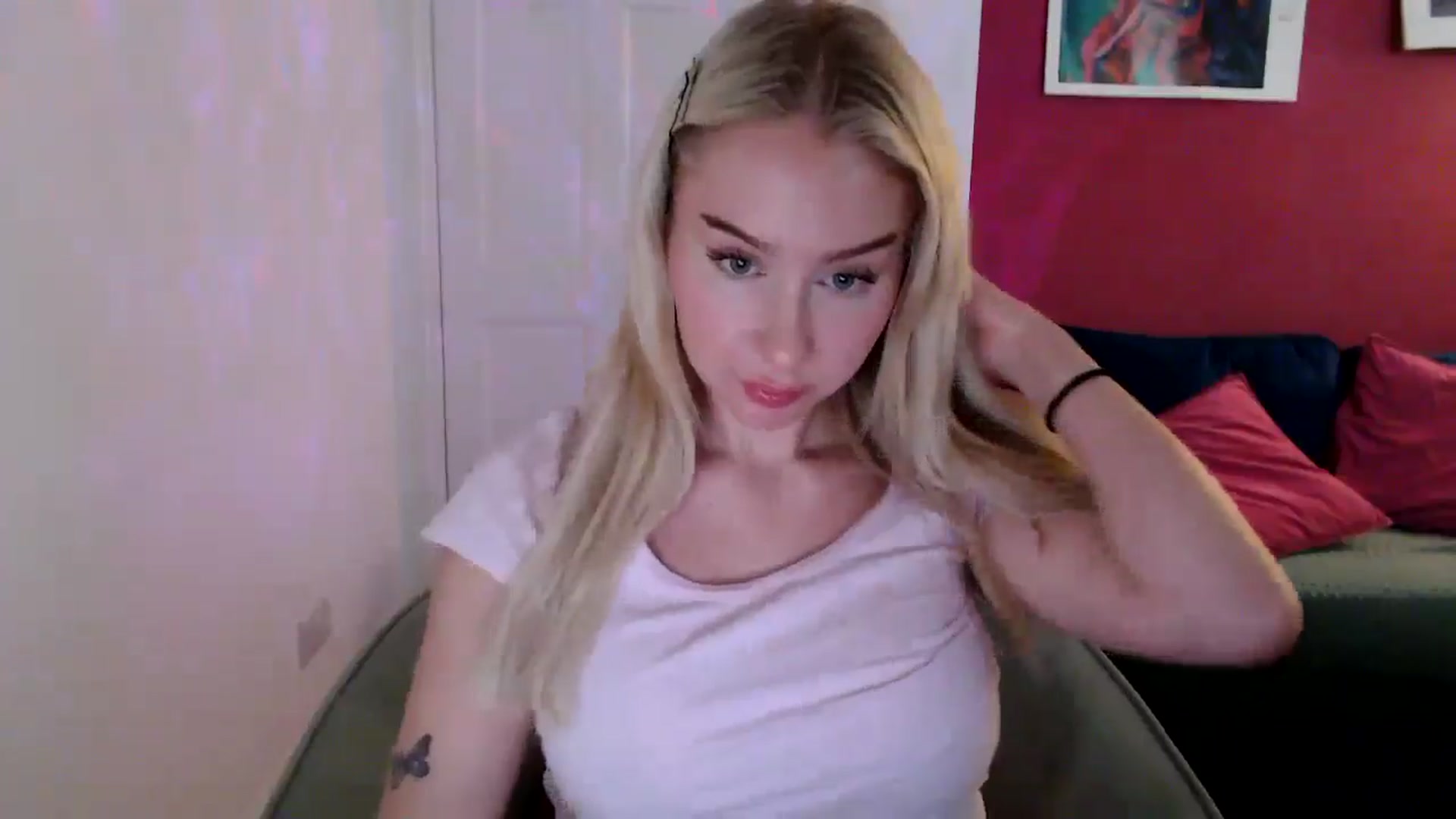 Gallery image thumbnail from PetiteAvax's myfreecams stream on, 10/22/2024, 18:14 image 19 of 20