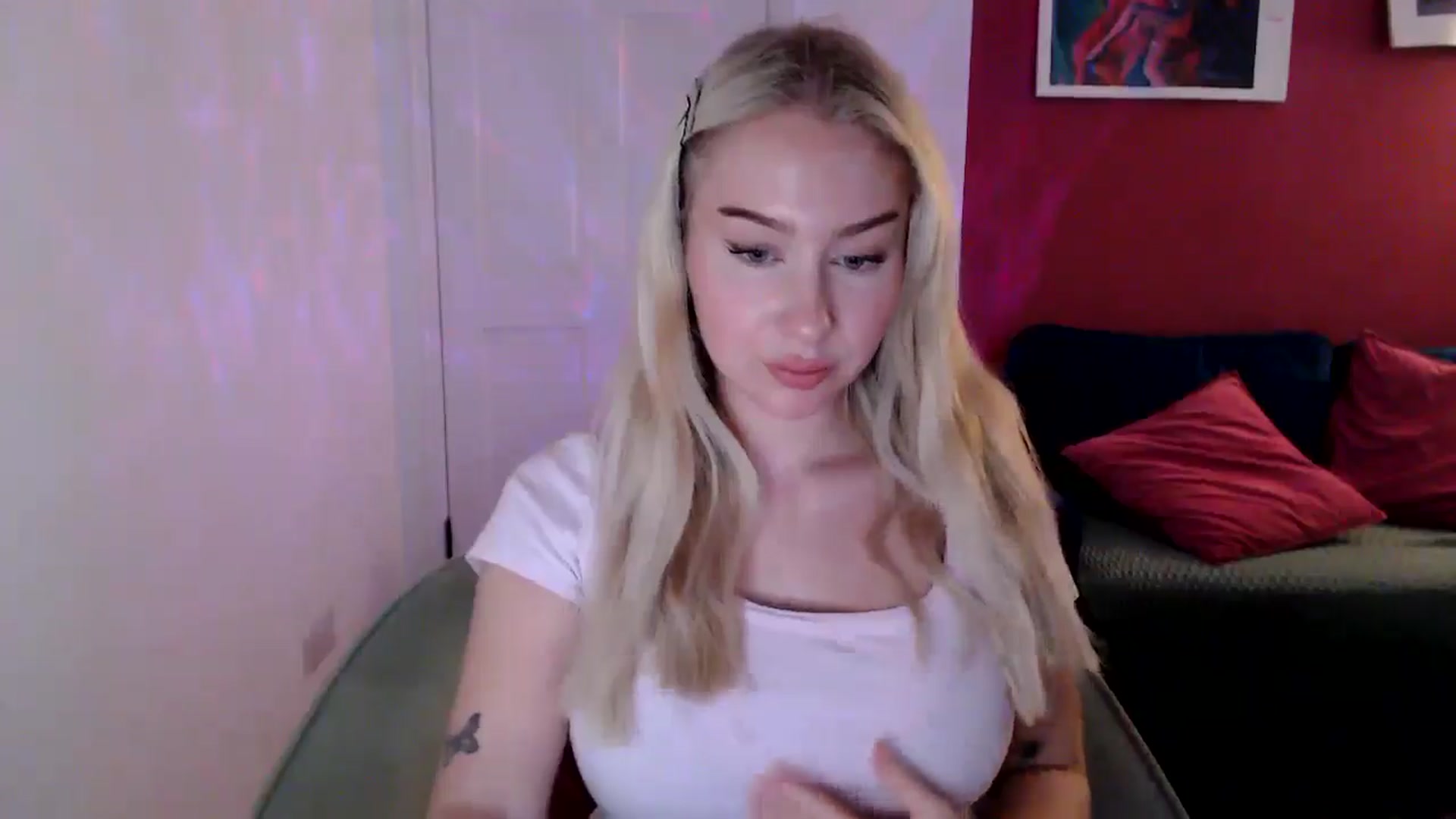 Gallery image thumbnail from PetiteAvax's myfreecams stream on, 10/22/2024, 18:14 image 3 of 20