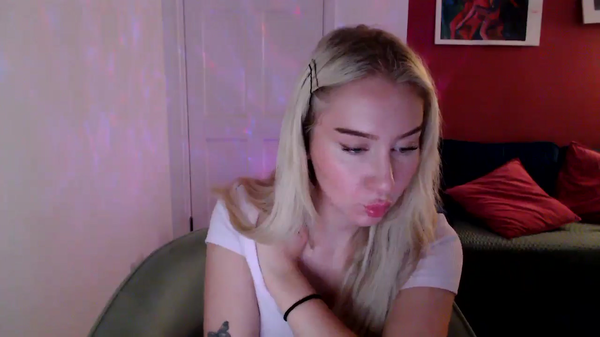 Gallery image thumbnail from PetiteAvax's myfreecams stream on, 10/22/2024, 18:52 image 7 of 20