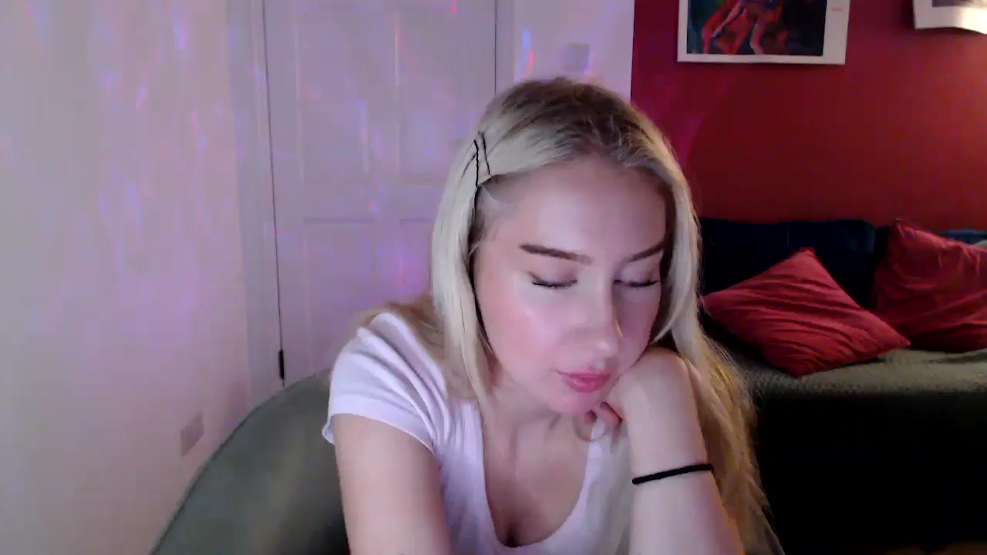 Gallery image thumbnail from PetiteAvax's myfreecams stream on, 10/22/2024, 18:52 image 18 of 20