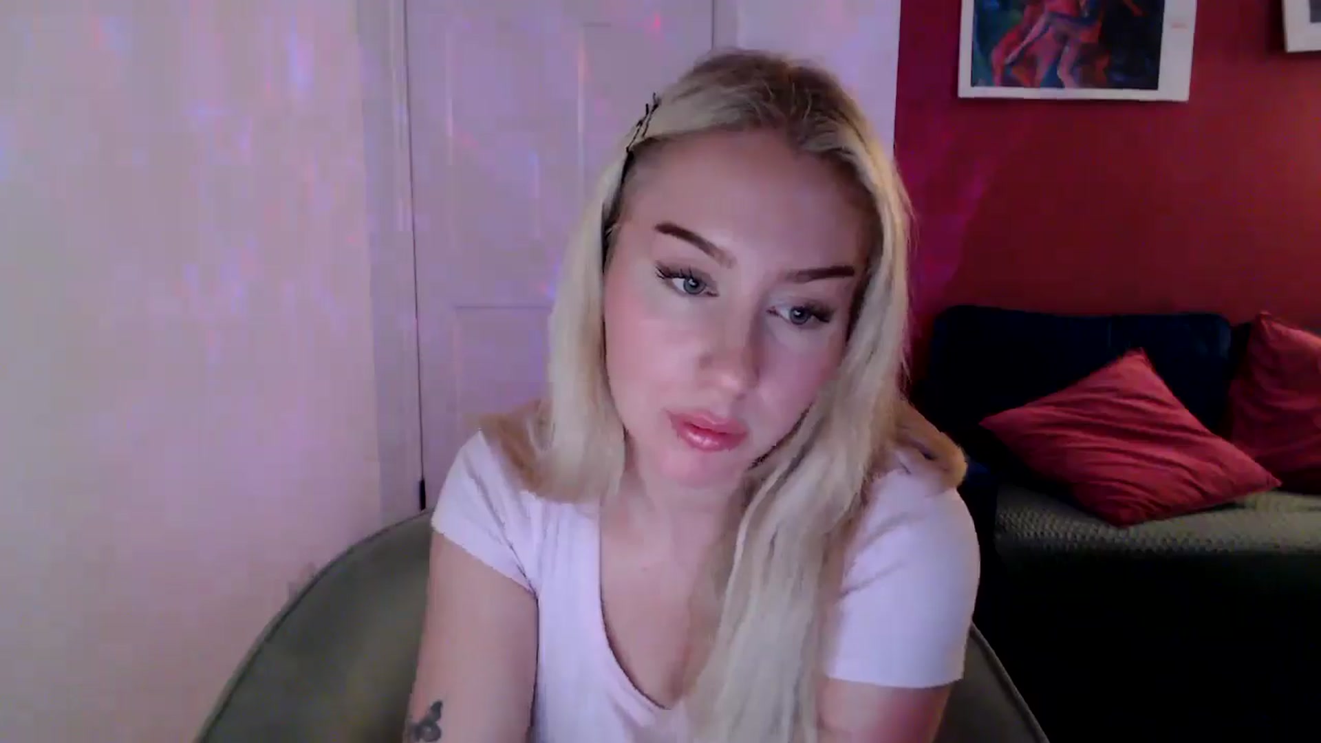 Gallery image thumbnail from PetiteAvax's myfreecams stream on, 10/22/2024, 18:52 image 5 of 20
