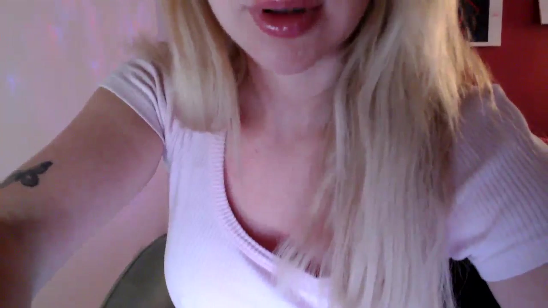 Gallery image thumbnail from PetiteAvax's myfreecams stream on, 10/22/2024, 18:52 image 8 of 20