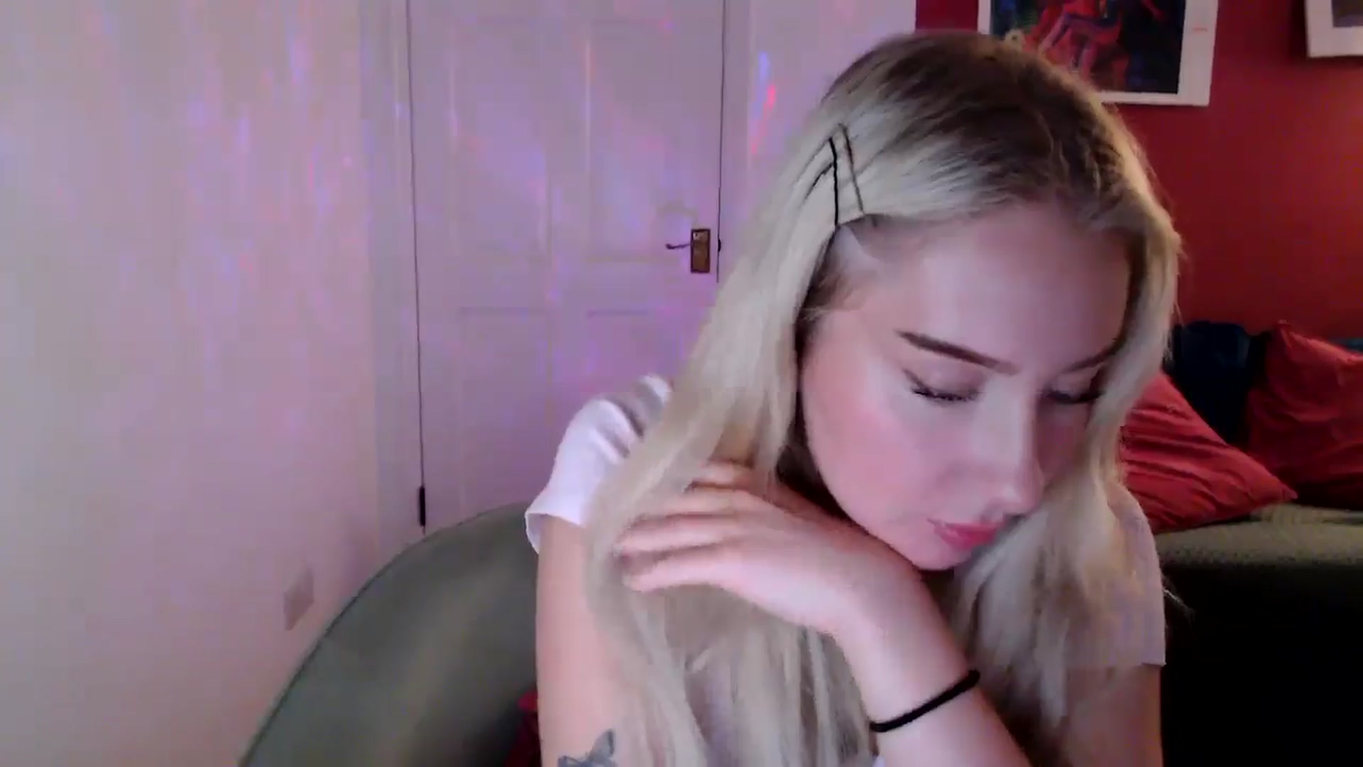 Gallery image thumbnail from PetiteAvax's myfreecams stream on, 10/22/2024, 18:52 image 14 of 20
