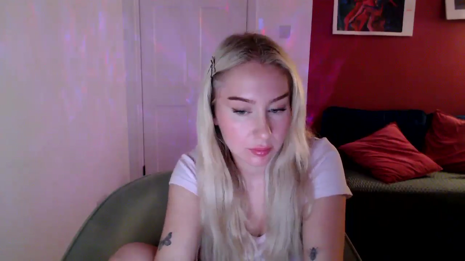 Gallery image thumbnail from PetiteAvax's myfreecams stream on, 10/22/2024, 18:52 image 10 of 20