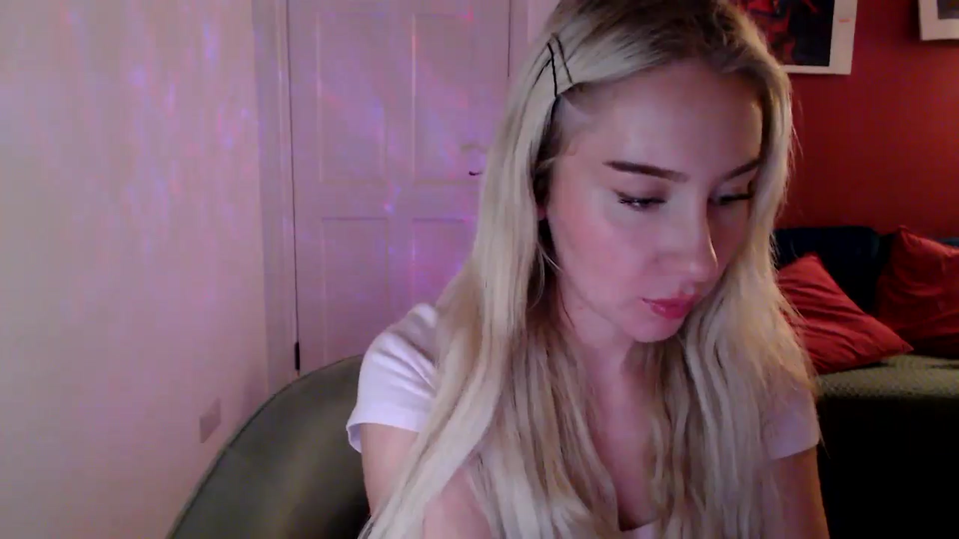 Gallery image thumbnail from PetiteAvax's myfreecams stream on, 10/22/2024, 18:52 image 12 of 20