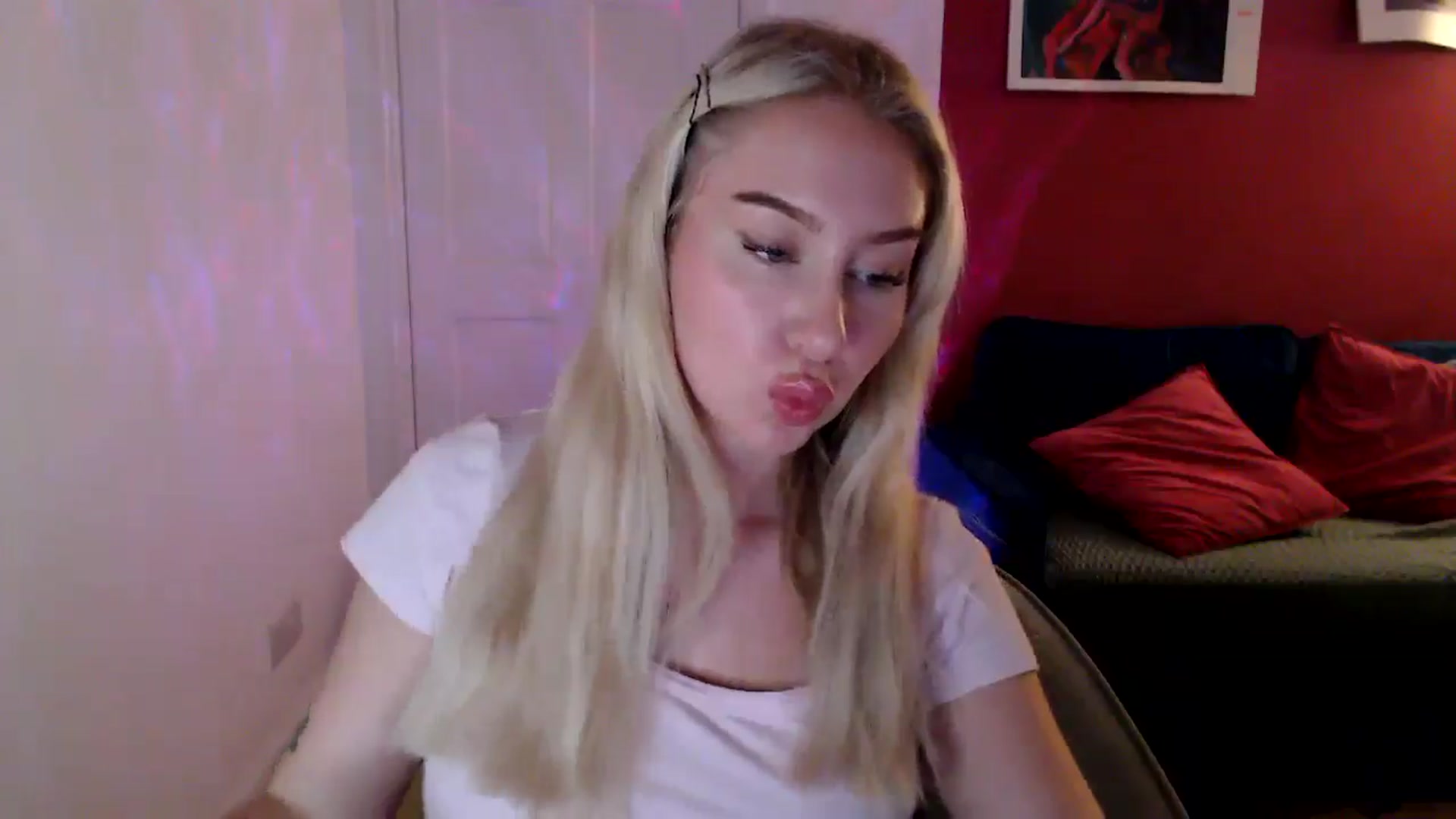 Gallery image thumbnail from PetiteAvax's myfreecams stream on, 10/22/2024, 19:50 image 6 of 20