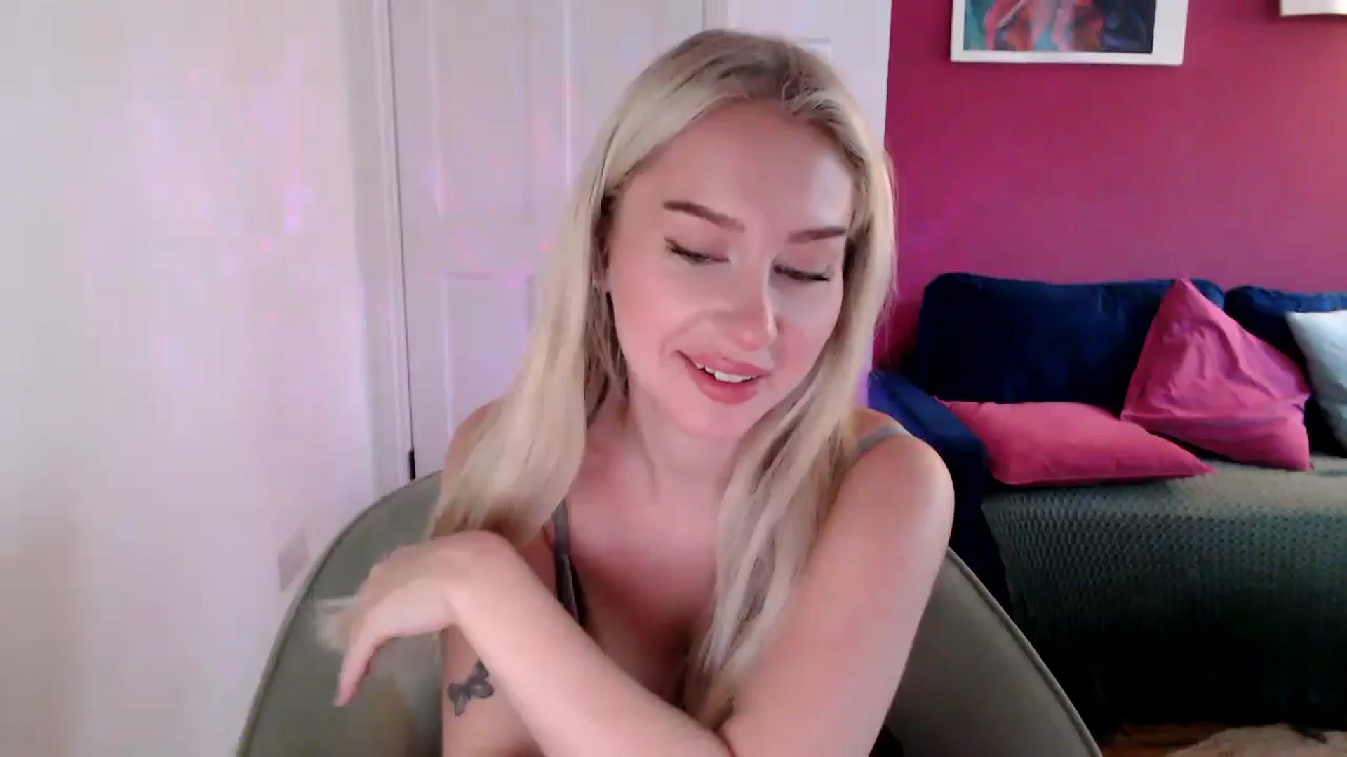 Gallery image thumbnail from PetiteAvax's myfreecams stream on, 10/23/2024, 09:27 image 15 of 20
