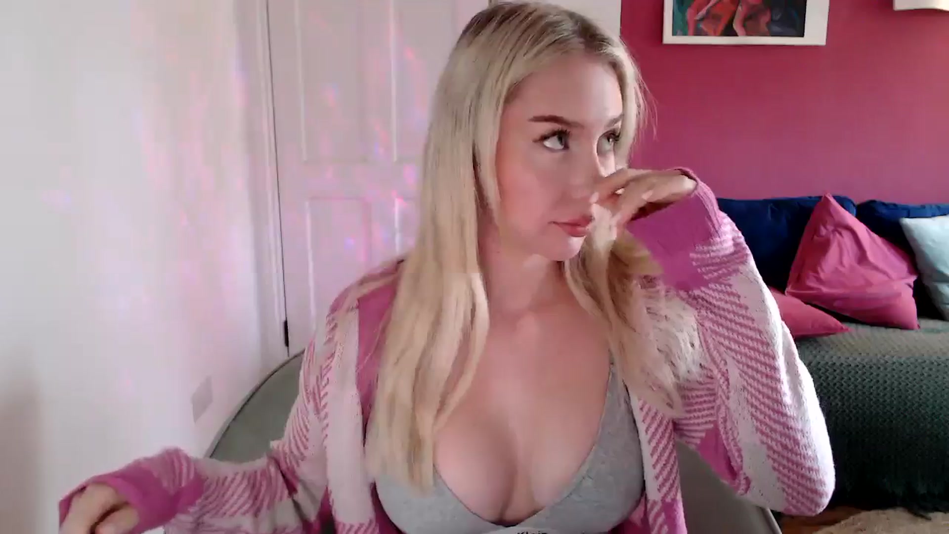 Gallery image thumbnail from PetiteAvax's myfreecams stream on, 10/23/2024, 10:04 image 9 of 20