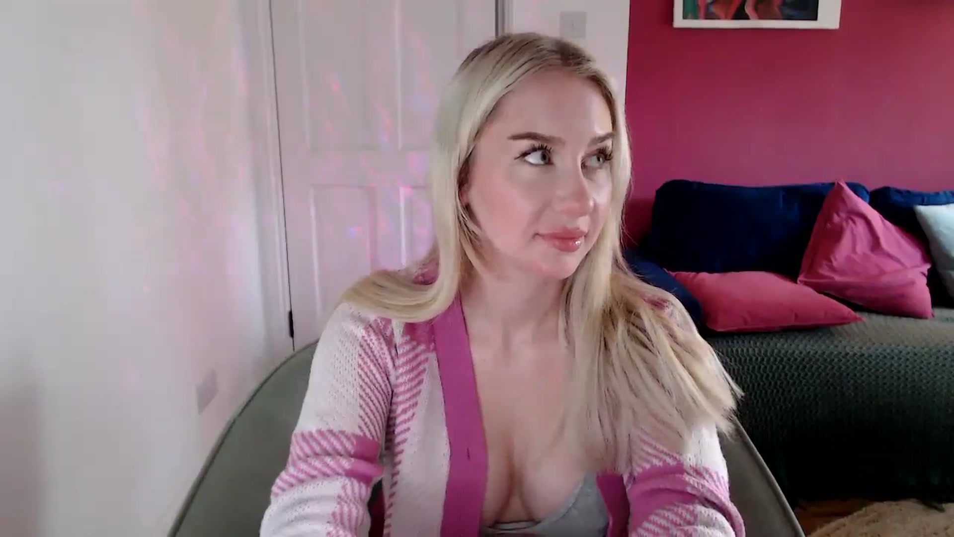 Gallery image thumbnail from PetiteAvax's myfreecams stream on, 10/23/2024, 10:04 image 18 of 20