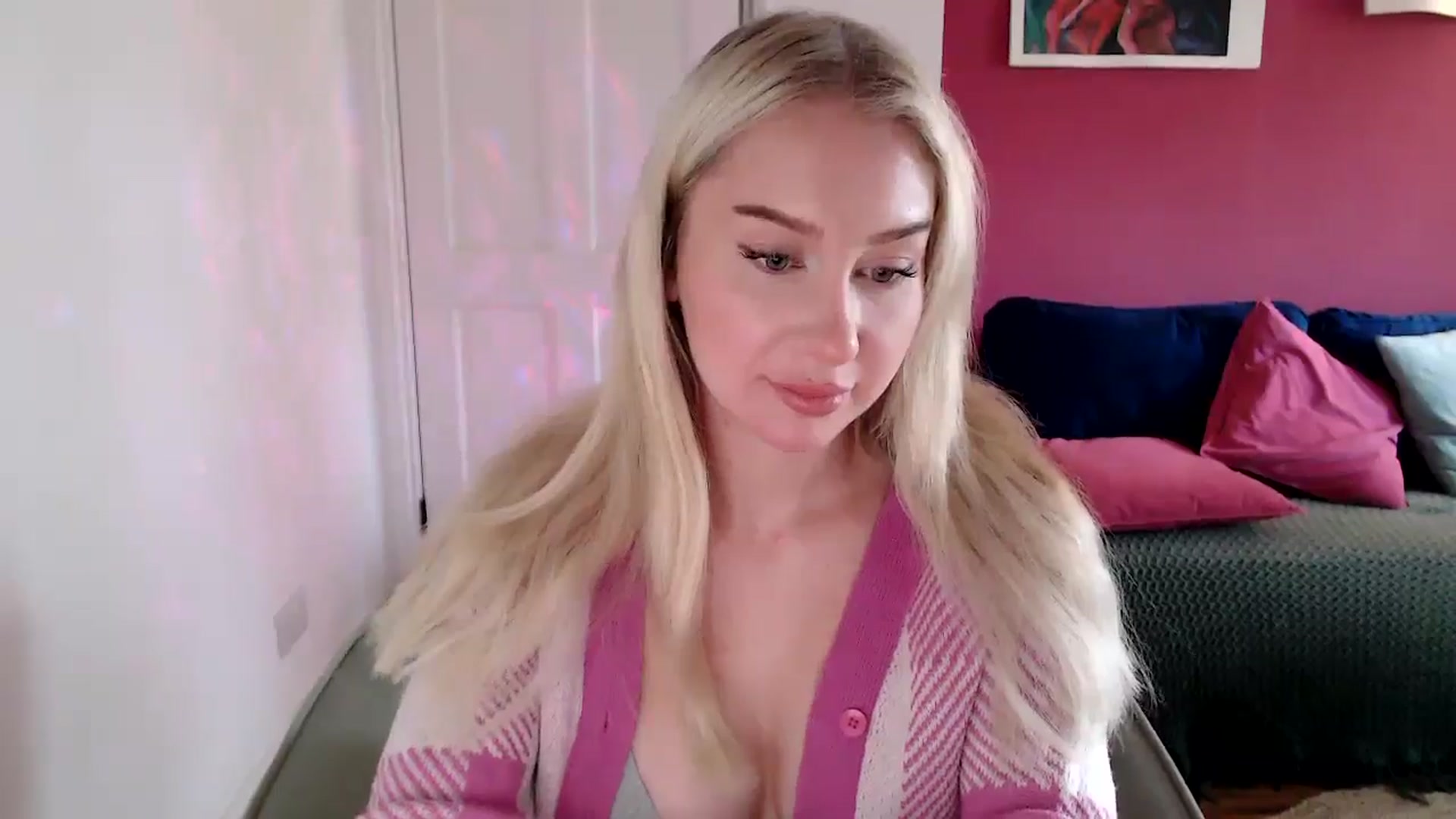 Gallery image thumbnail from PetiteAvax's myfreecams stream on, 10/23/2024, 10:04 image 12 of 20