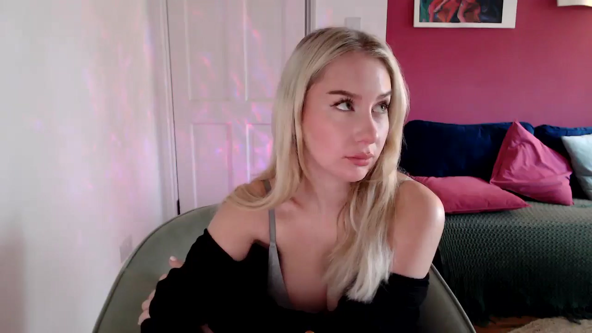 Gallery image thumbnail from PetiteAvax's myfreecams stream on, 10/23/2024, 10:04 image 7 of 20