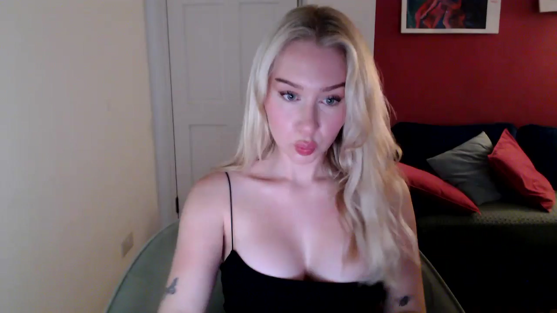 Gallery image thumbnail from PetiteAvax's myfreecams stream on, 10/23/2024, 17:54 image 4 of 20
