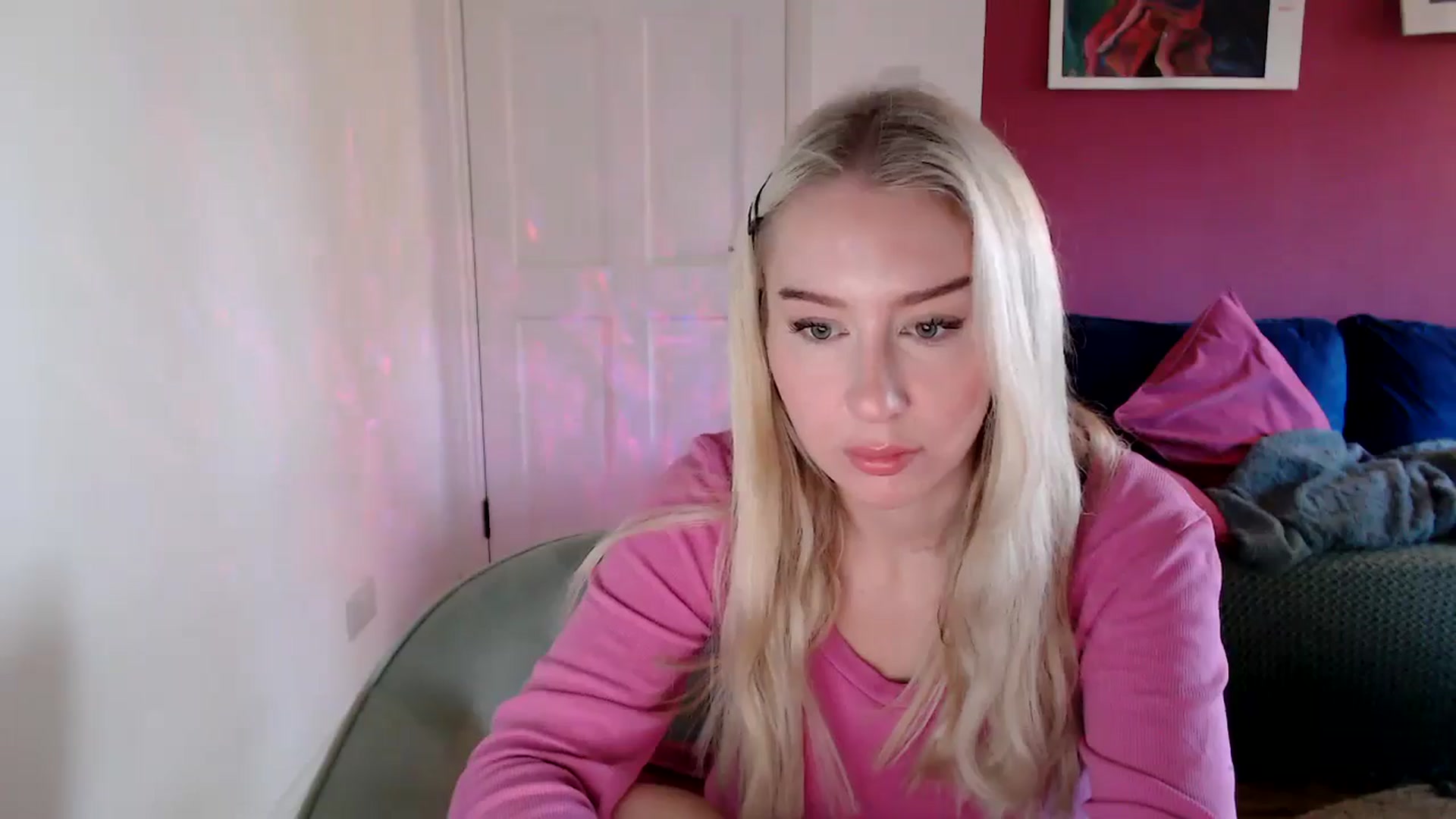 Gallery image thumbnail from PetiteAvax's myfreecams stream on, 10/24/2024, 09:16 image 17 of 20
