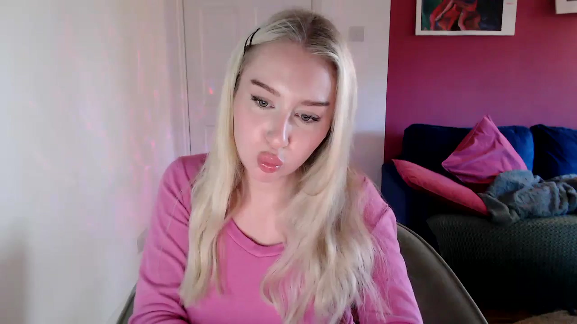 Gallery image thumbnail from PetiteAvax's myfreecams stream on, 10/24/2024, 09:16 image 14 of 20