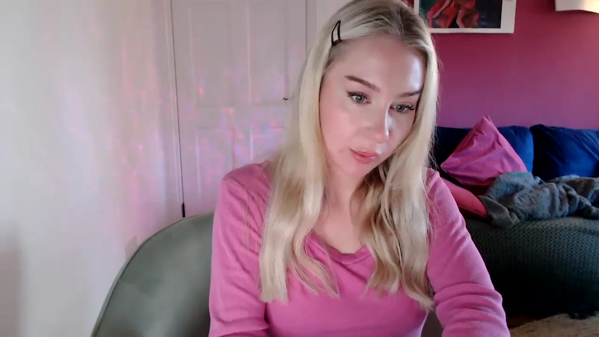 Gallery image thumbnail from PetiteAvax's myfreecams stream on, 10/24/2024, 09:16 image 5 of 20