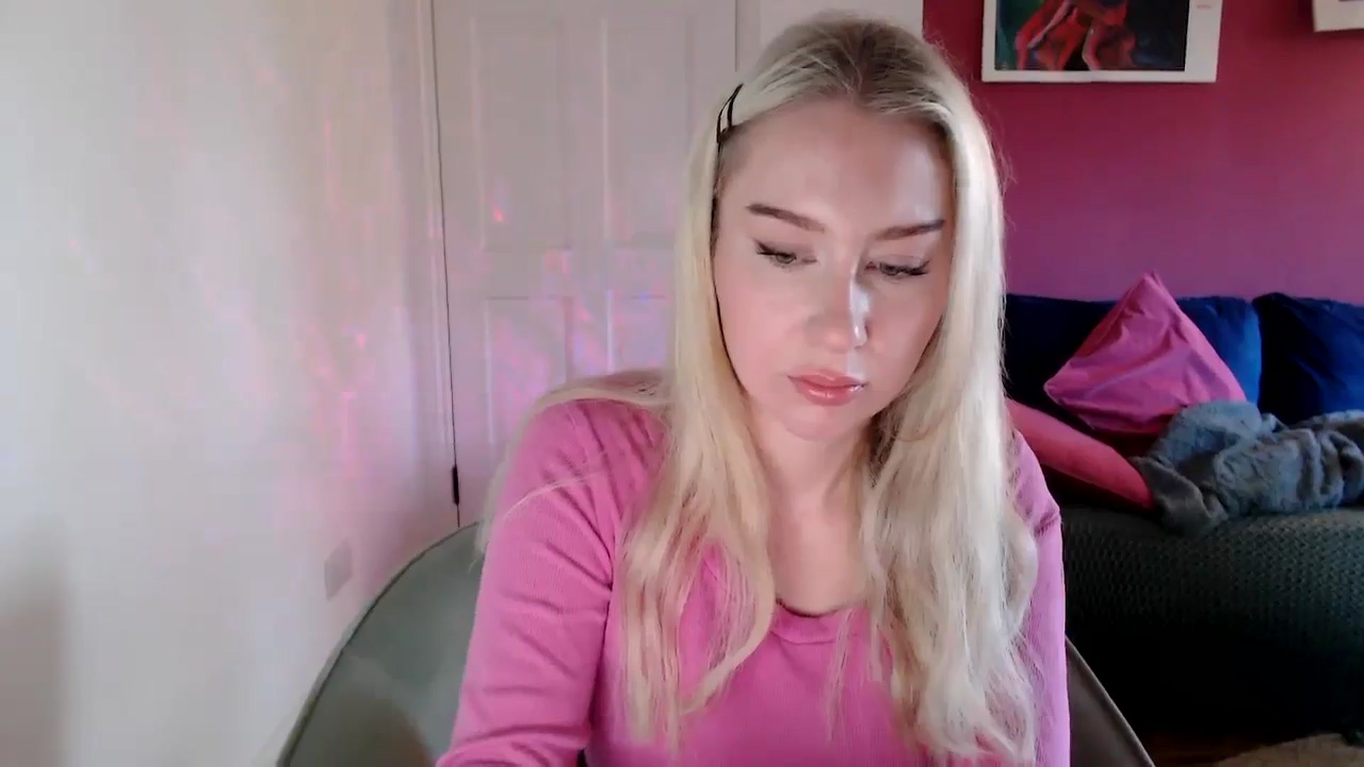 Gallery image thumbnail from PetiteAvax's myfreecams stream on, 10/24/2024, 09:16 image 13 of 20