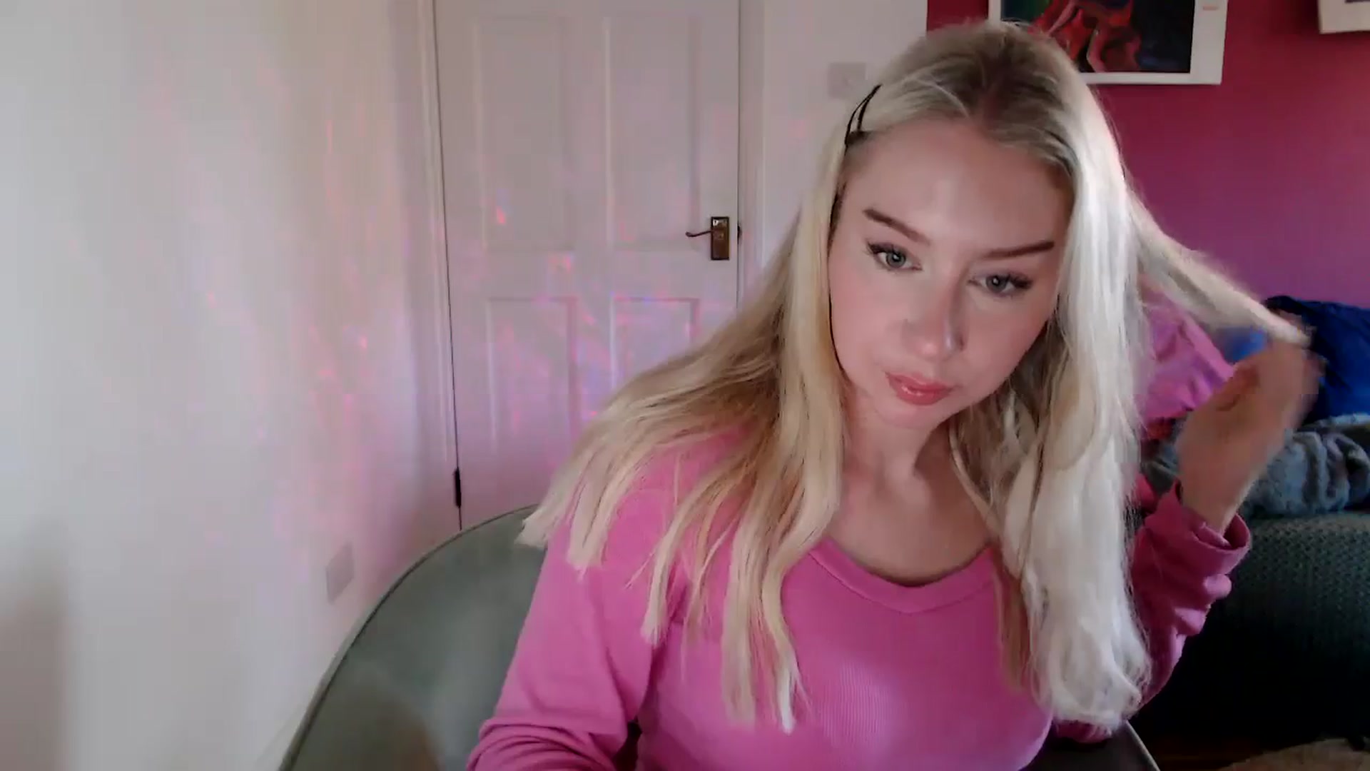 Gallery image thumbnail from PetiteAvax's myfreecams stream on, 10/24/2024, 09:16 image 16 of 20