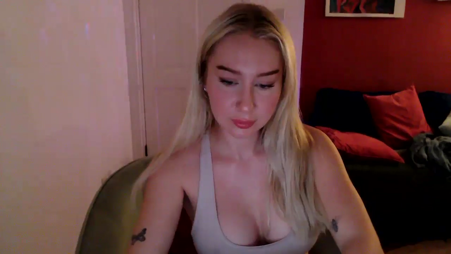 Gallery image thumbnail from PetiteAvax's myfreecams stream on, 10/24/2024, 20:32 image 19 of 20