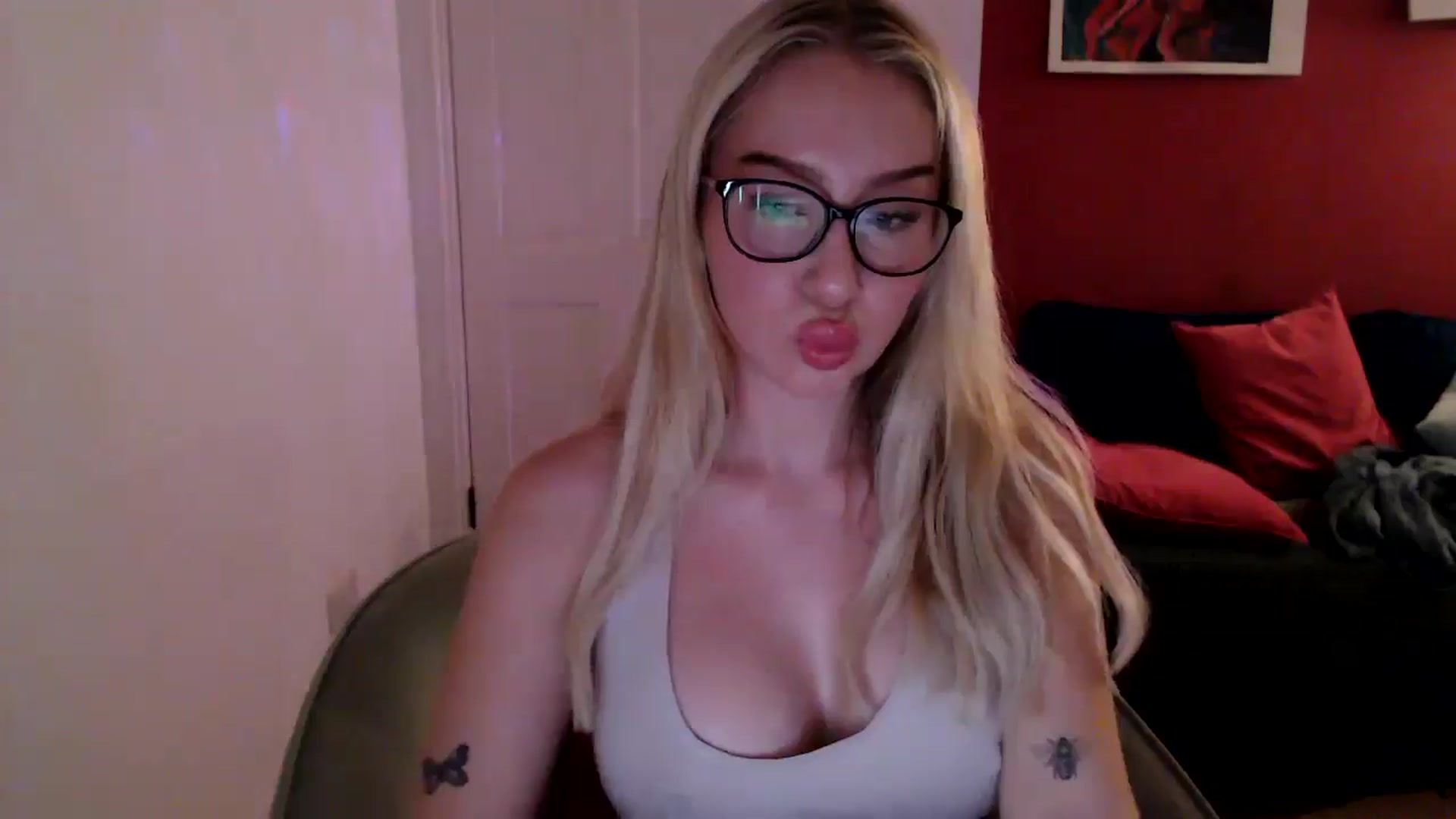 Gallery image thumbnail from PetiteAvax's myfreecams stream on, 10/24/2024, 20:32 image 15 of 20