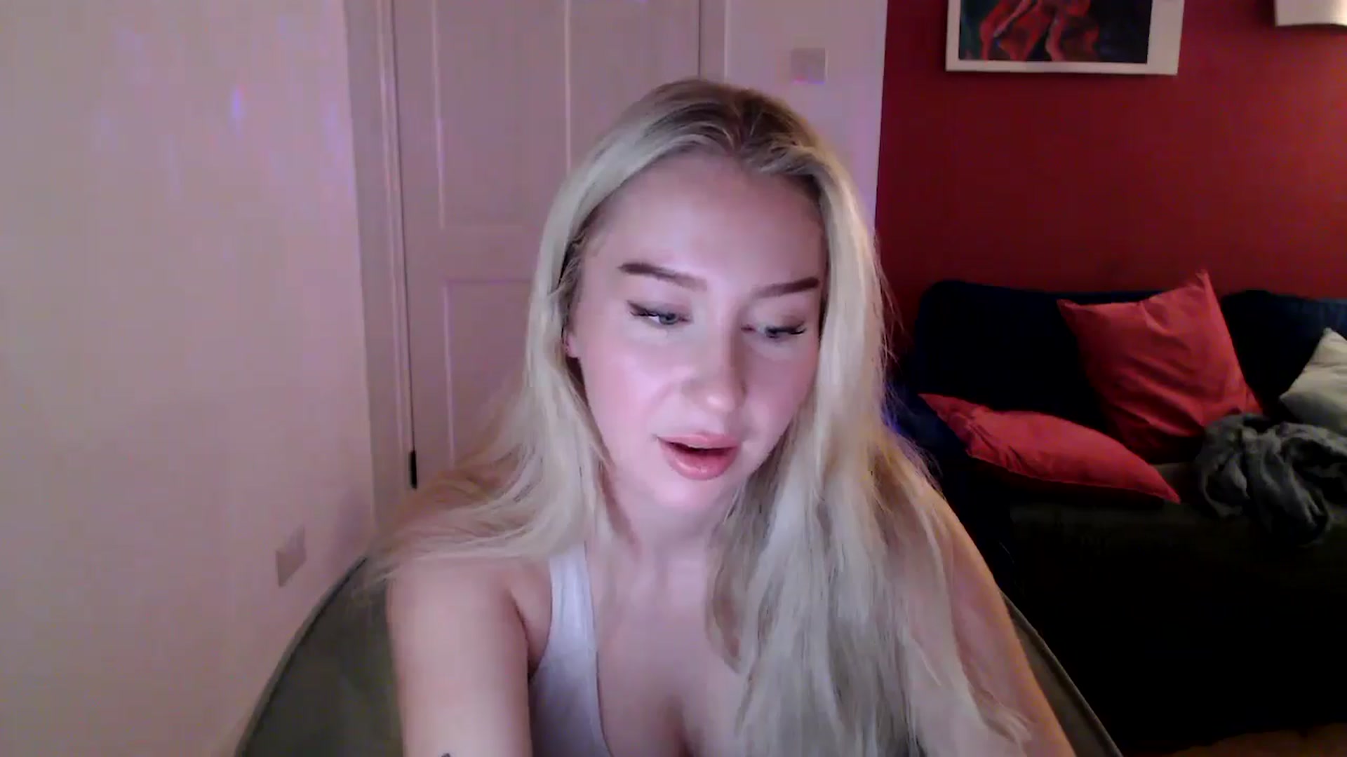 Gallery image thumbnail from PetiteAvax's myfreecams stream on, 10/24/2024, 20:32 image 3 of 20