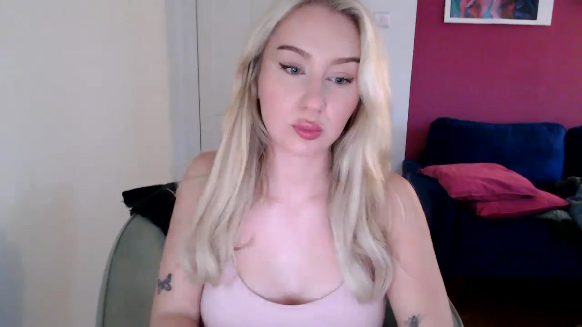 Gallery image thumbnail from PetiteAvax's myfreecams stream on, 10/25/2024, 15:06 image 9 of 20