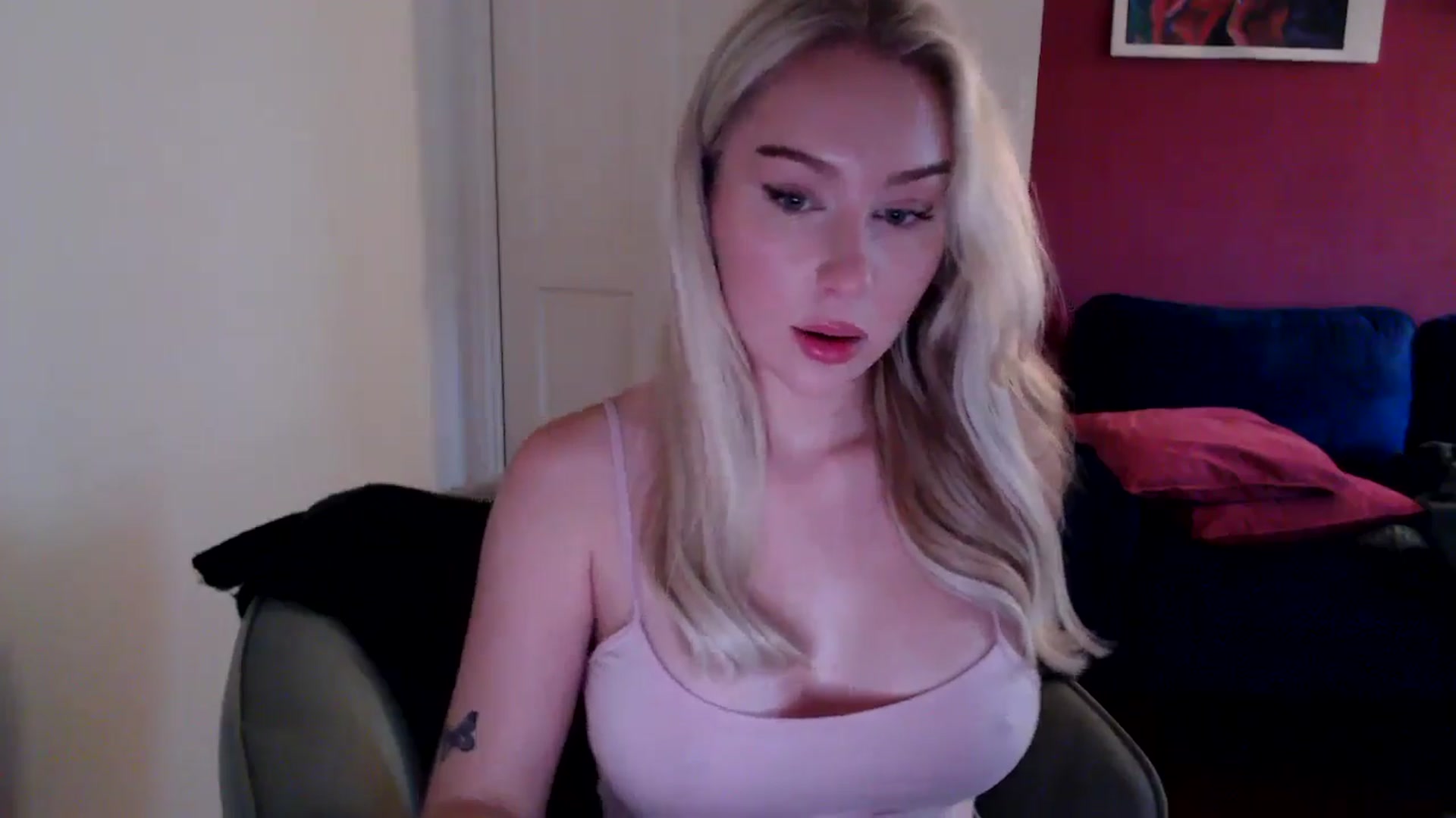 Gallery image thumbnail from PetiteAvax's myfreecams stream on, 10/25/2024, 15:06 image 4 of 20
