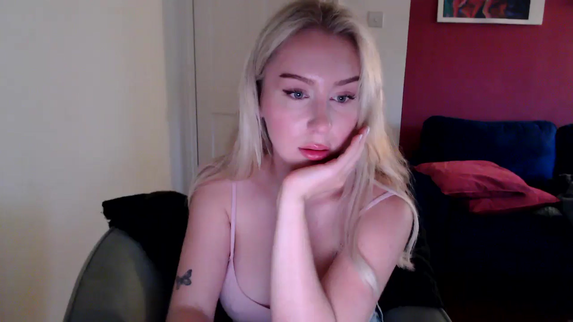 Gallery image thumbnail from PetiteAvax's myfreecams stream on, 10/25/2024, 15:06 image 6 of 20