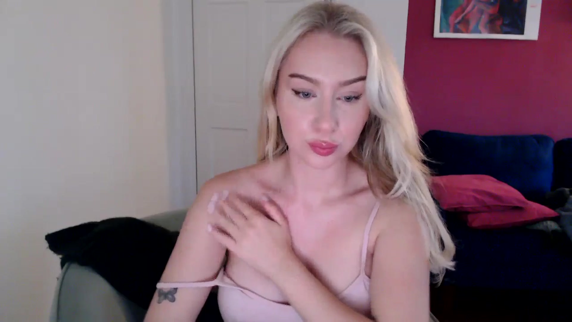 Gallery image thumbnail from PetiteAvax's myfreecams stream on, 10/25/2024, 15:06 image 12 of 20