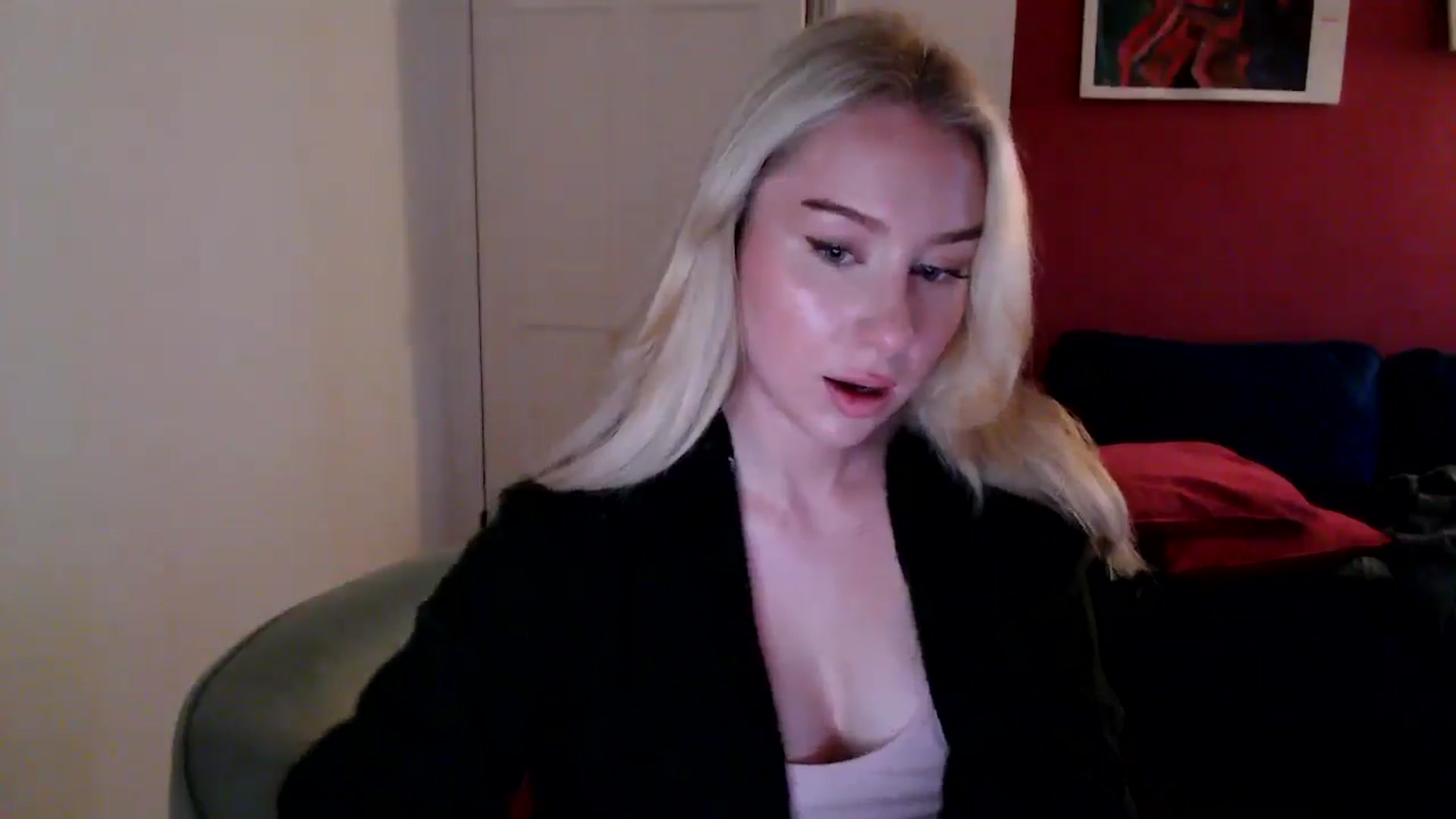 Gallery image thumbnail from PetiteAvax's myfreecams stream on, 10/25/2024, 16:17 image 17 of 20