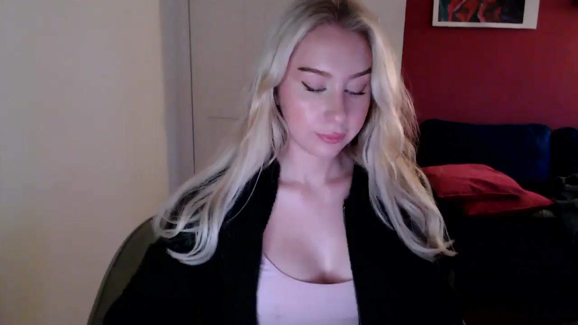 Gallery image thumbnail from PetiteAvax's myfreecams stream on, 10/25/2024, 16:17 image 13 of 20