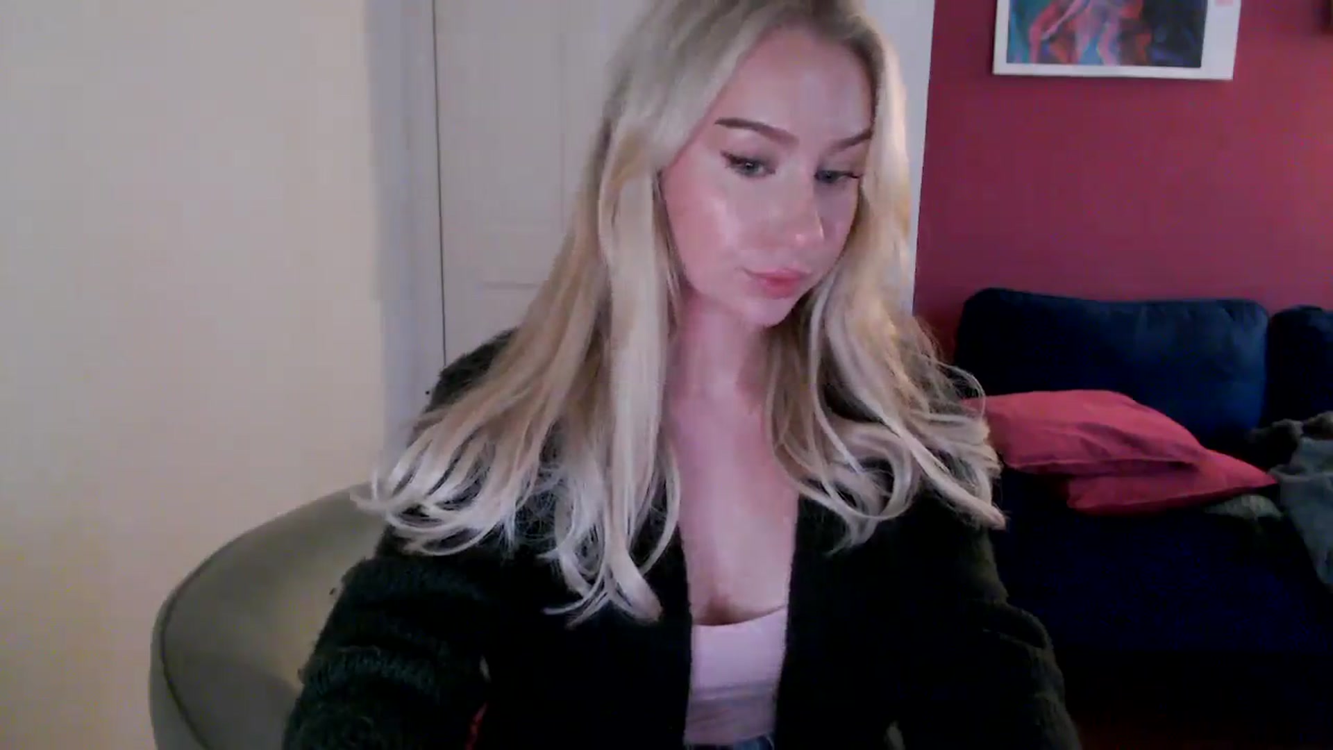 Gallery image thumbnail from PetiteAvax's myfreecams stream on, 10/25/2024, 16:17 image 16 of 20