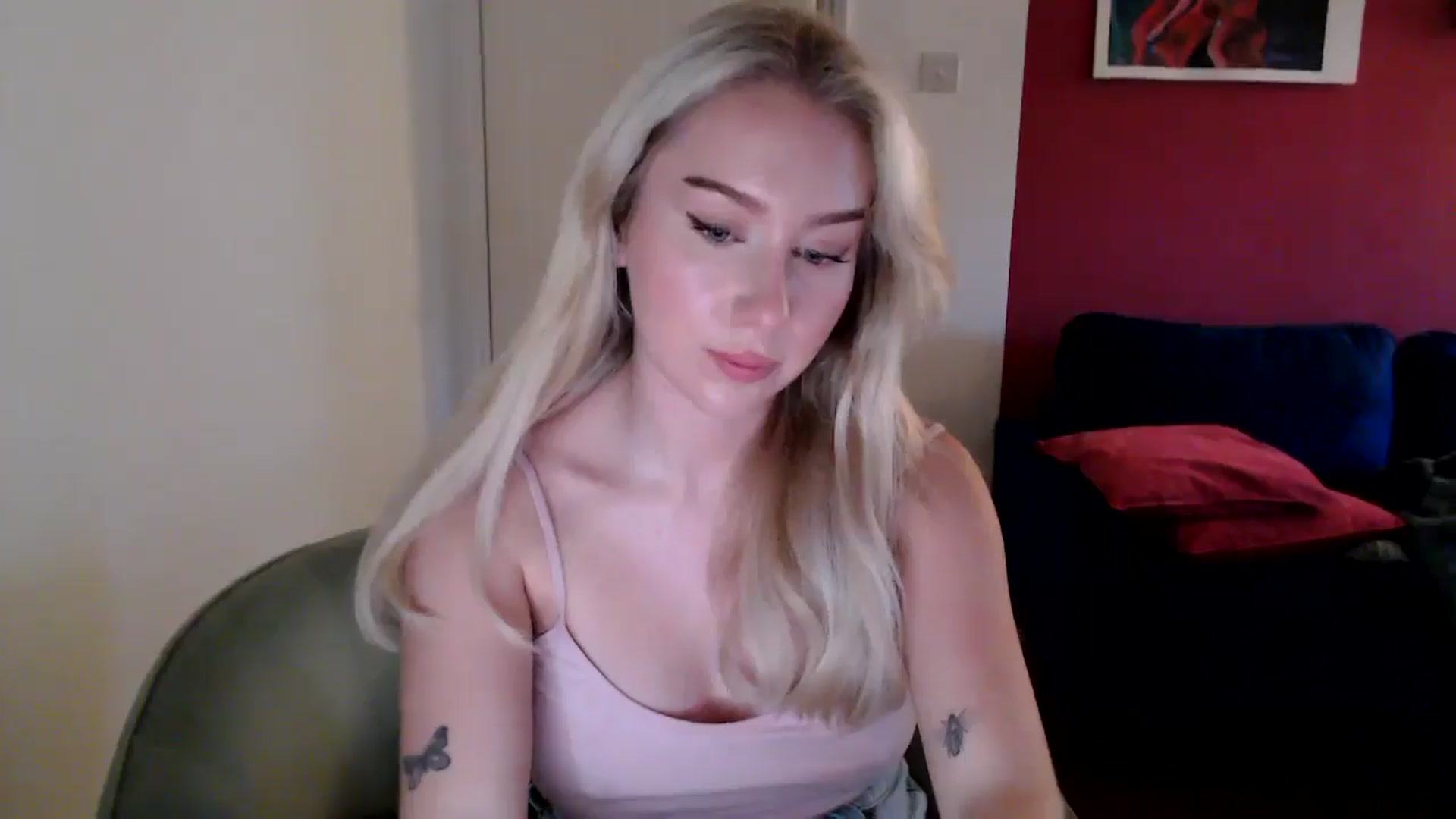 Gallery image thumbnail from PetiteAvax's myfreecams stream on, 10/25/2024, 16:17 image 2 of 20