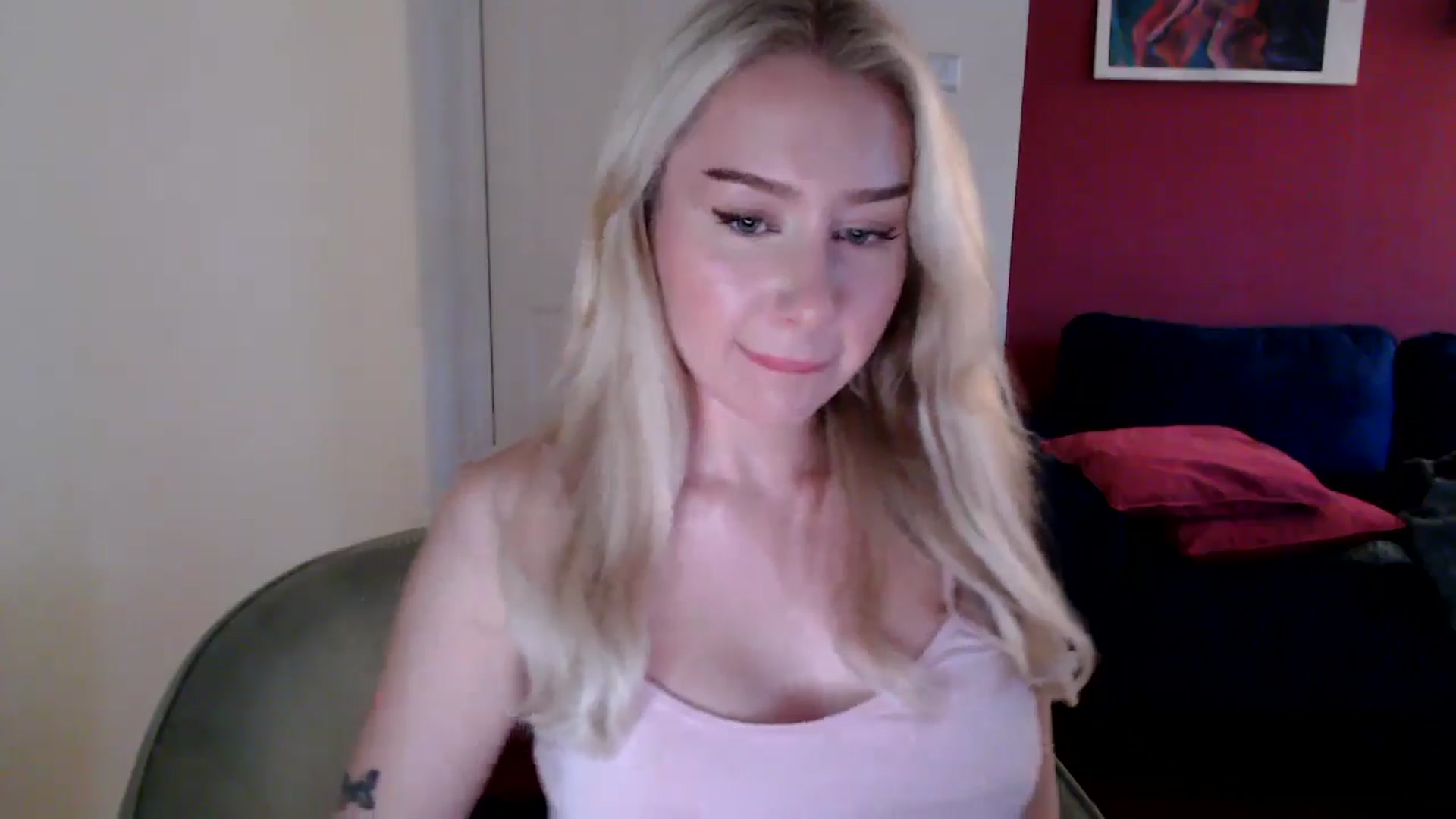 Gallery image thumbnail from PetiteAvax's myfreecams stream on, 10/25/2024, 16:17 image 4 of 20