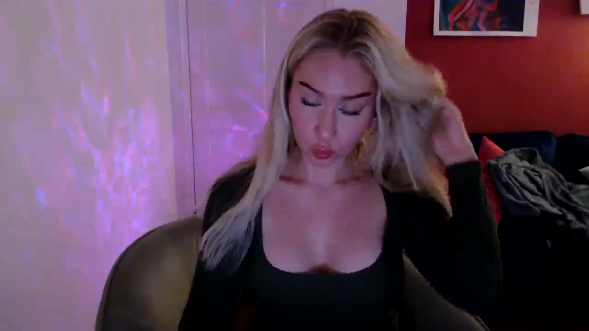 Gallery image thumbnail from PetiteAvax's myfreecams stream on, 10/26/2024, 18:12 image 4 of 20