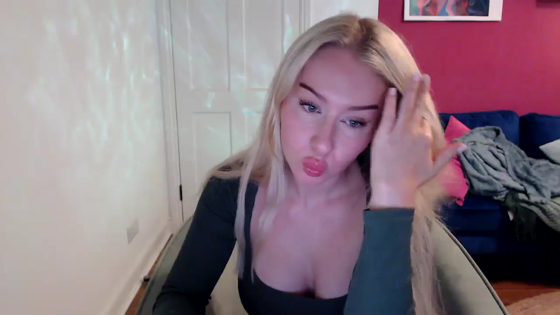 Gallery image thumbnail from PetiteAvax's myfreecams stream on, 10/26/2024, 18:12 image 18 of 20