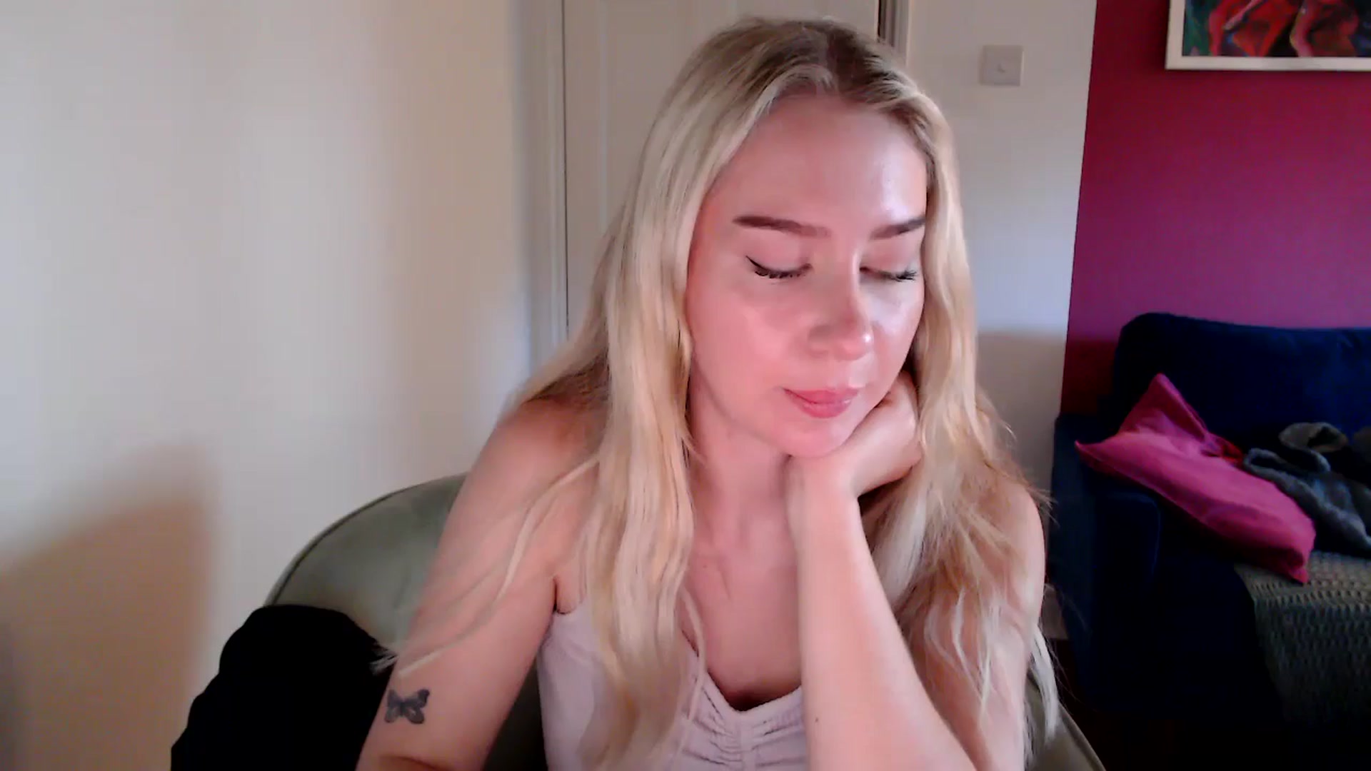 Gallery image thumbnail from PetiteAvax's myfreecams stream on, 10/27/2024, 08:41 image 13 of 20
