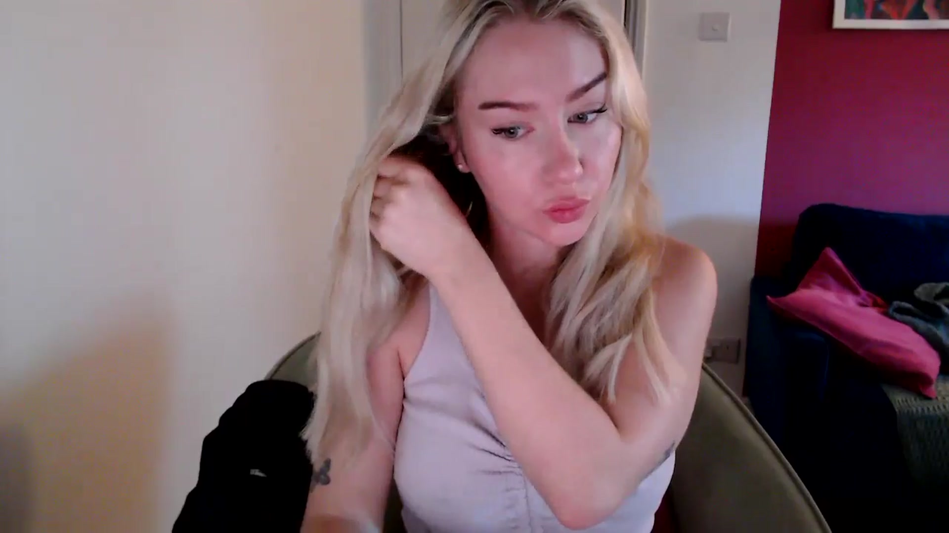 Gallery image thumbnail from PetiteAvax's myfreecams stream on, 10/27/2024, 08:41 image 5 of 20