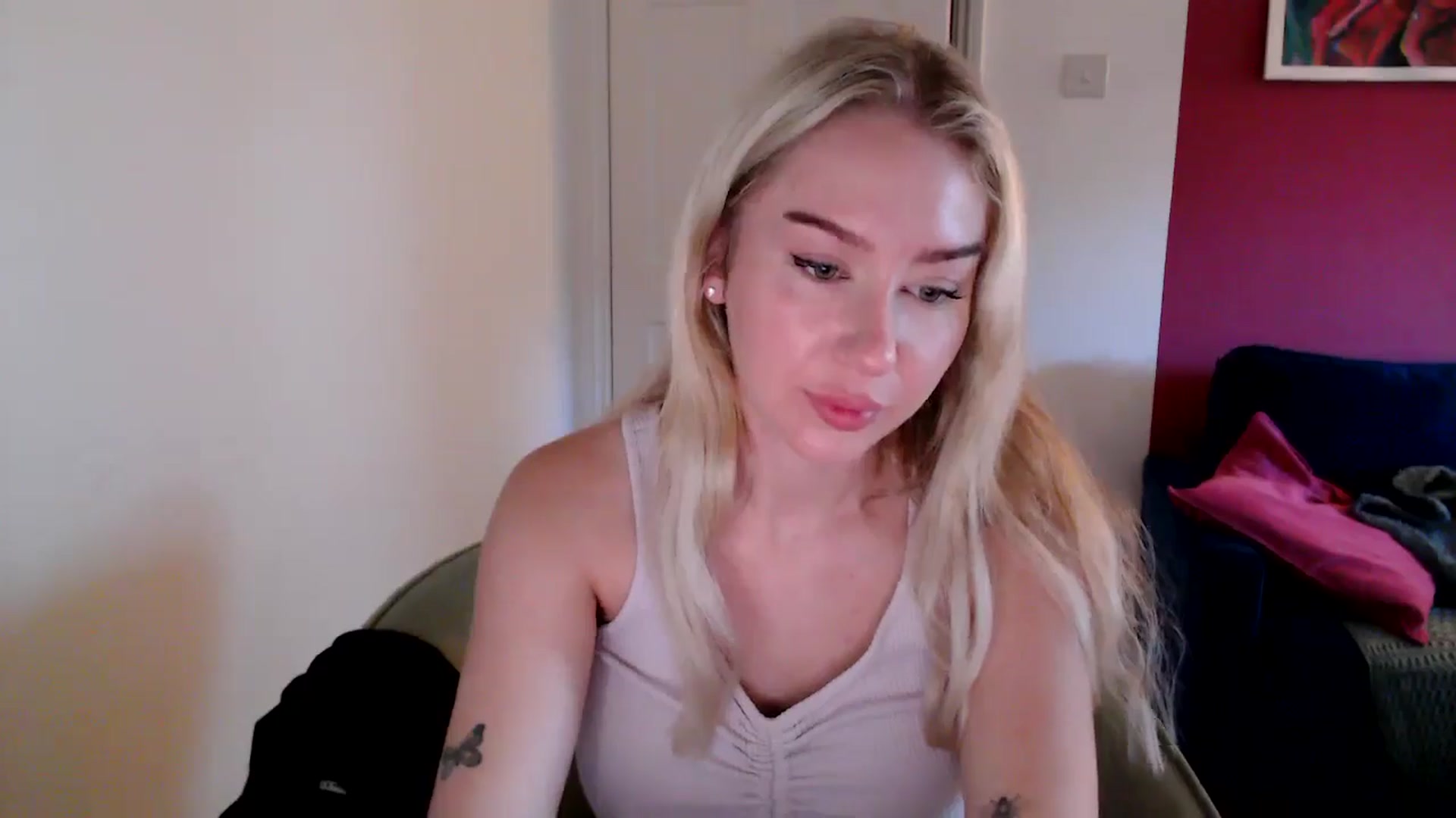 Gallery image thumbnail from PetiteAvax's myfreecams stream on, 10/27/2024, 08:41 image 6 of 20