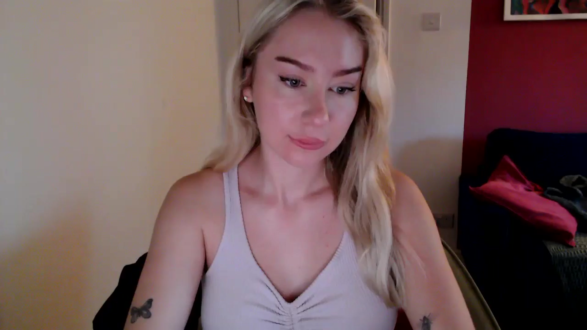 Gallery image thumbnail from PetiteAvax's myfreecams stream on, 10/27/2024, 08:41 image 1 of 20