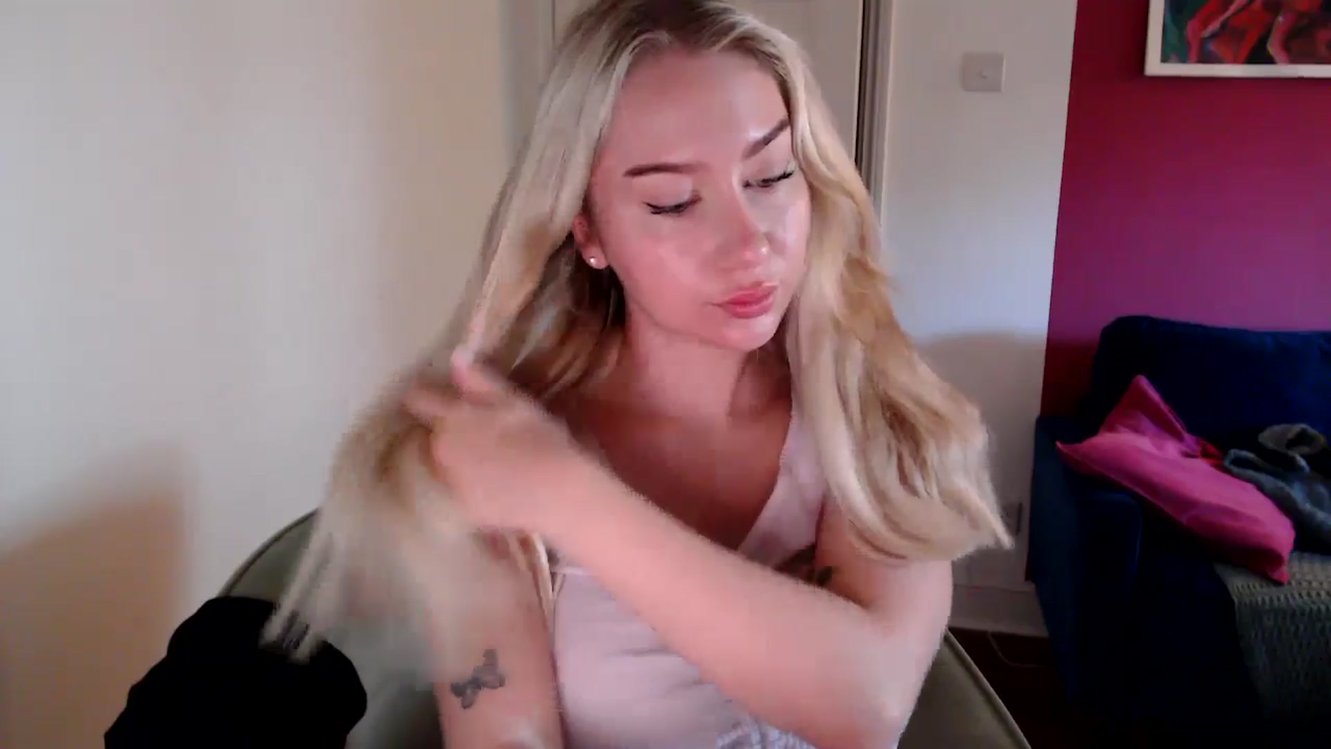 Gallery image thumbnail from PetiteAvax's myfreecams stream on, 10/27/2024, 08:41 image 12 of 20