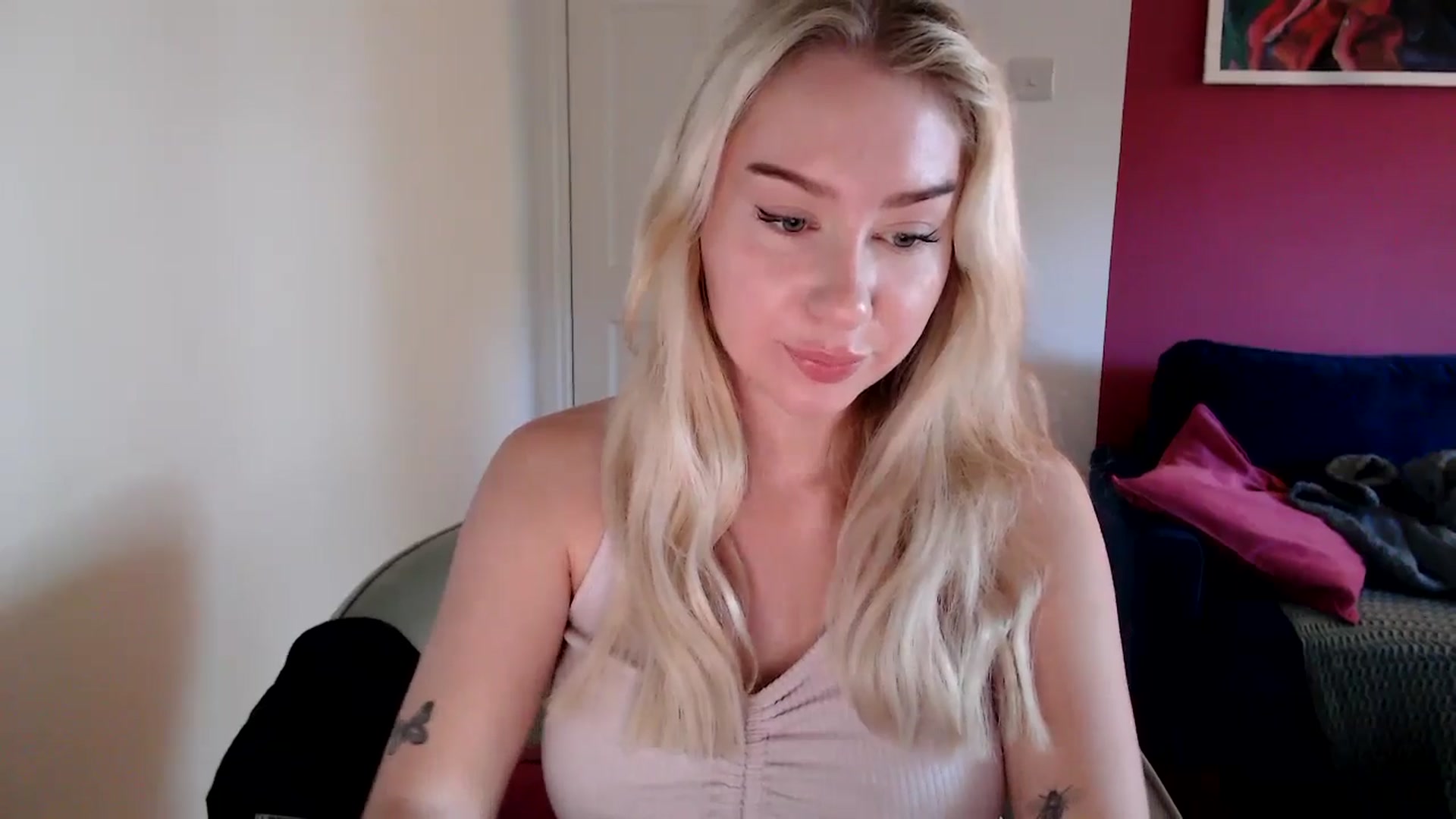 Gallery image thumbnail from PetiteAvax's myfreecams stream on, 10/27/2024, 08:41 image 18 of 20