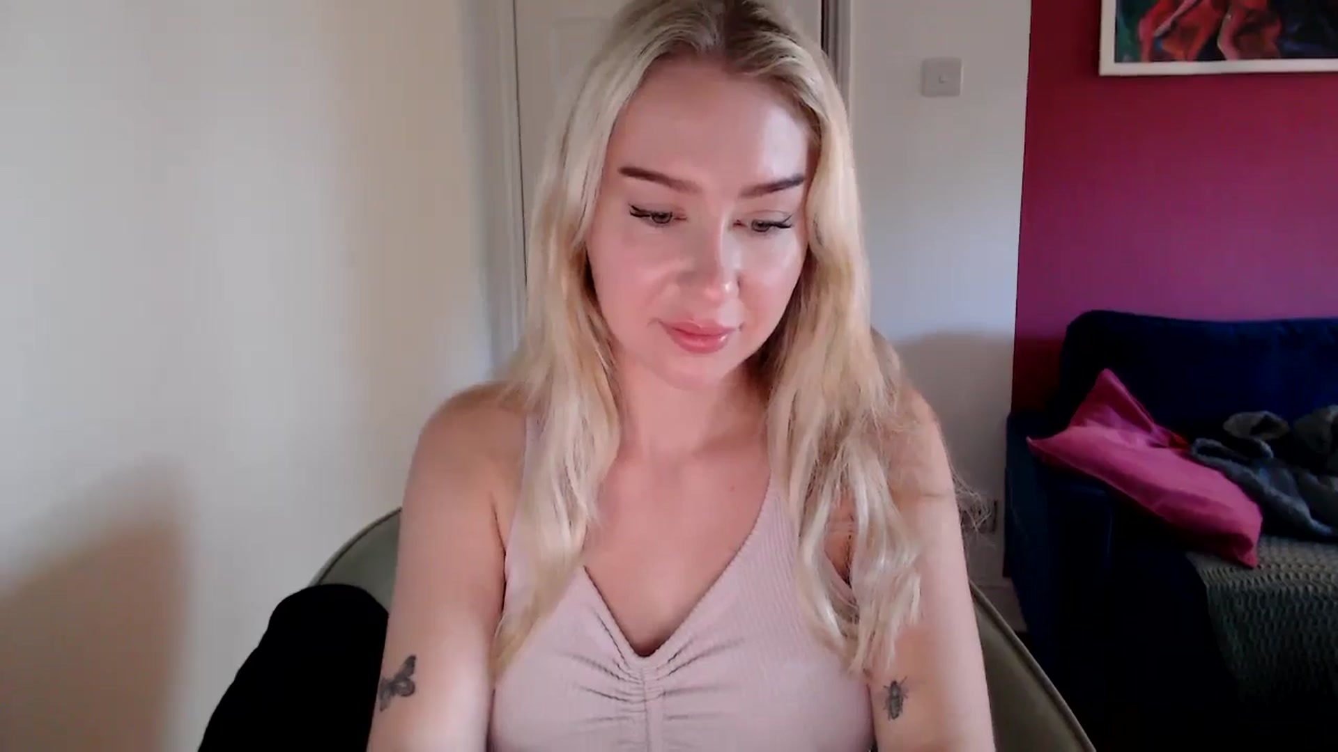 Gallery image thumbnail from PetiteAvax's myfreecams stream on, 10/27/2024, 08:41 image 19 of 20
