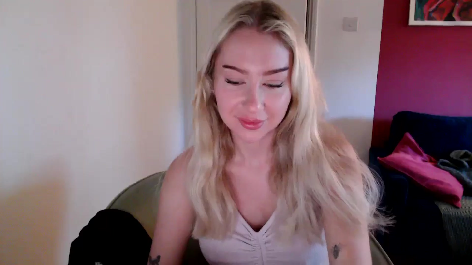 Gallery image thumbnail from PetiteAvax's myfreecams stream on, 10/27/2024, 08:41 image 7 of 20